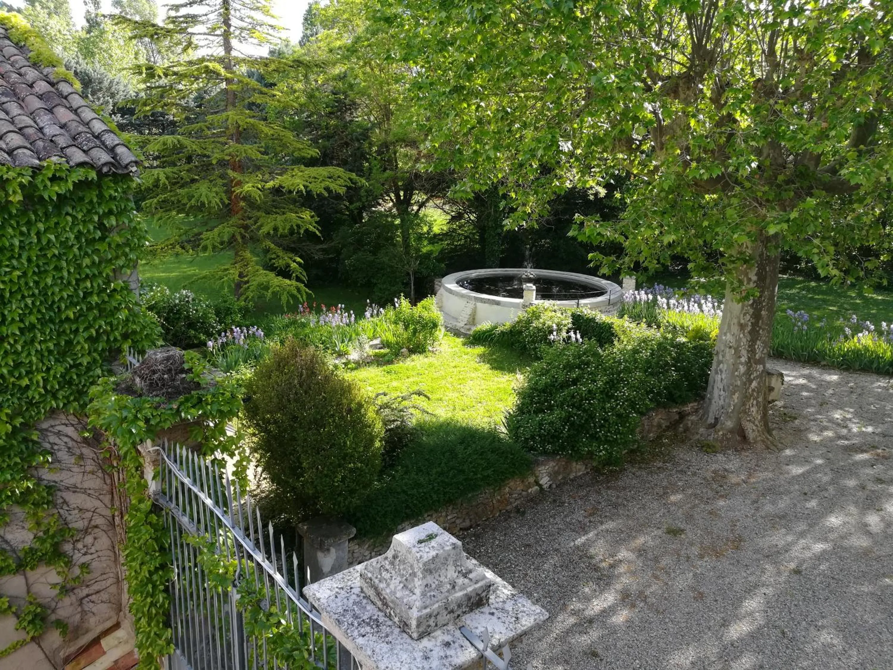 Garden view in Le Moulin Des Ocres