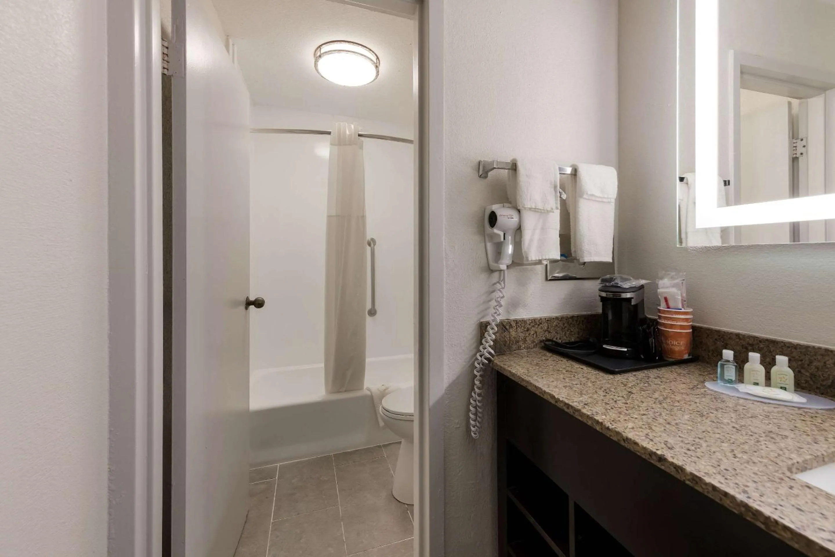 Bedroom in Quality Inn Orange Park Jacksonville