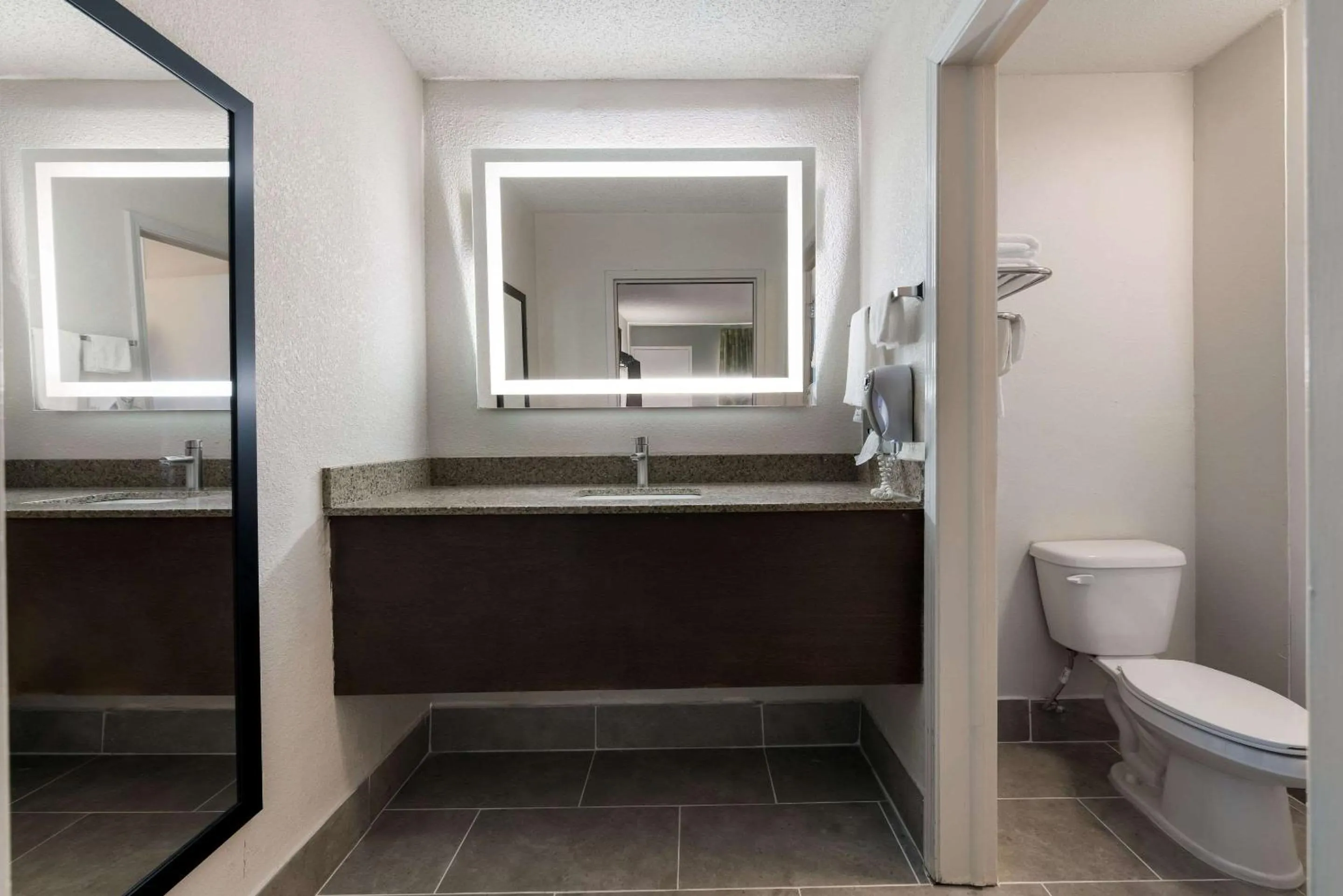 Bedroom in Quality Inn Orange Park Jacksonville