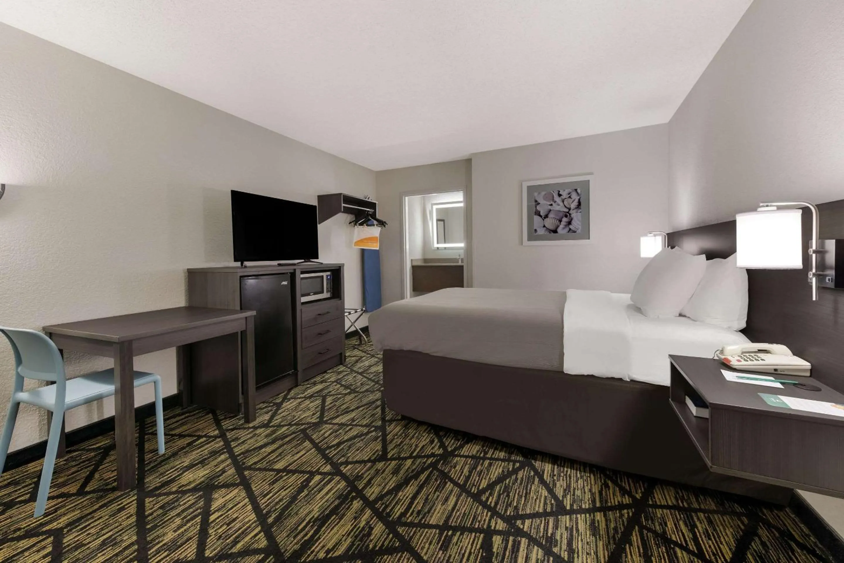 Bedroom in Quality Inn Orange Park Jacksonville