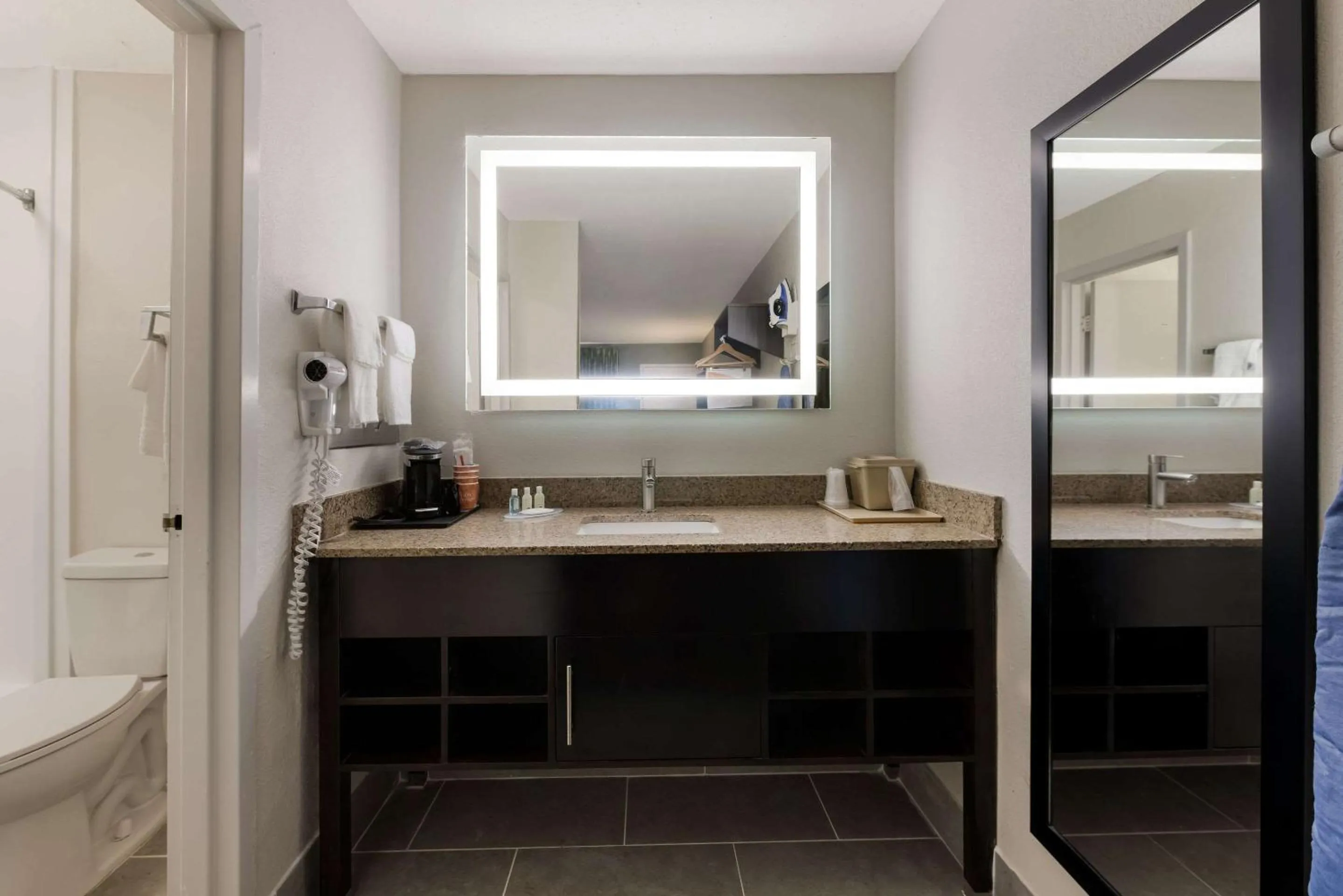 Bedroom in Quality Inn Orange Park Jacksonville