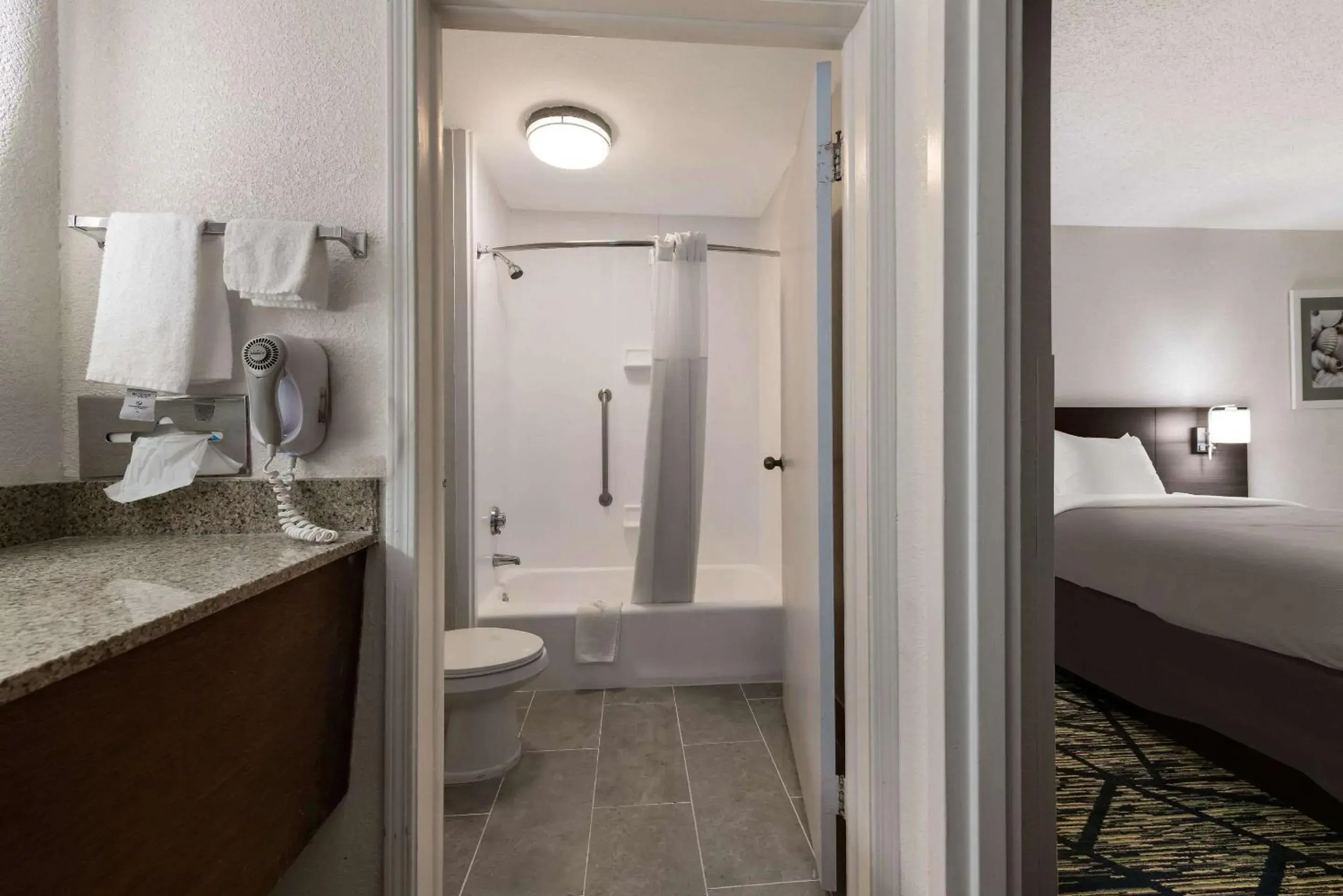 Bedroom, Bed in Quality Inn Orange Park Jacksonville Bedroom, Bed in Quality Inn Orange Park Jacksonville