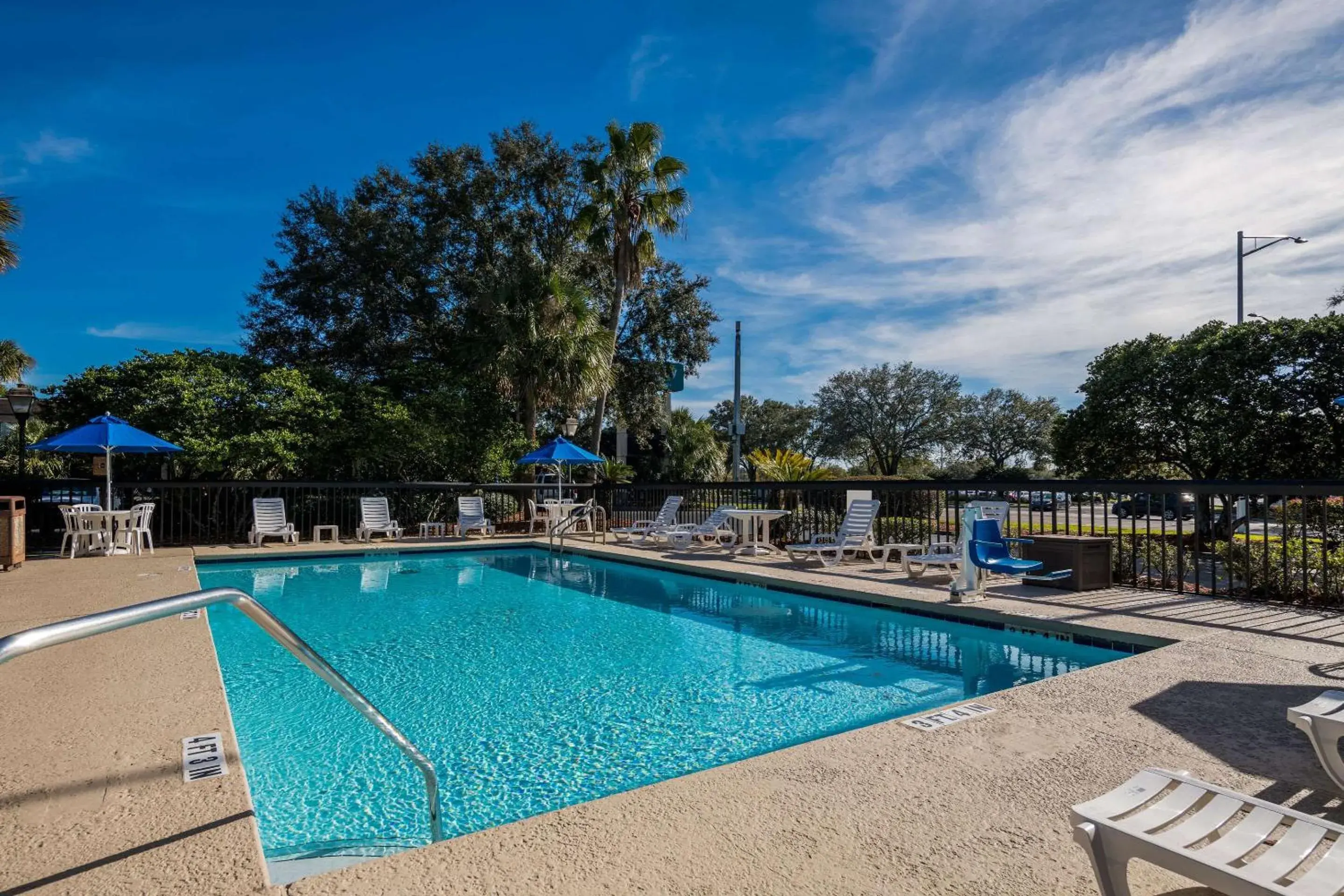 Swimming pool in Quality Inn Orange Park Jacksonville Swimming pool in Quality Inn Orange Park Jacksonville