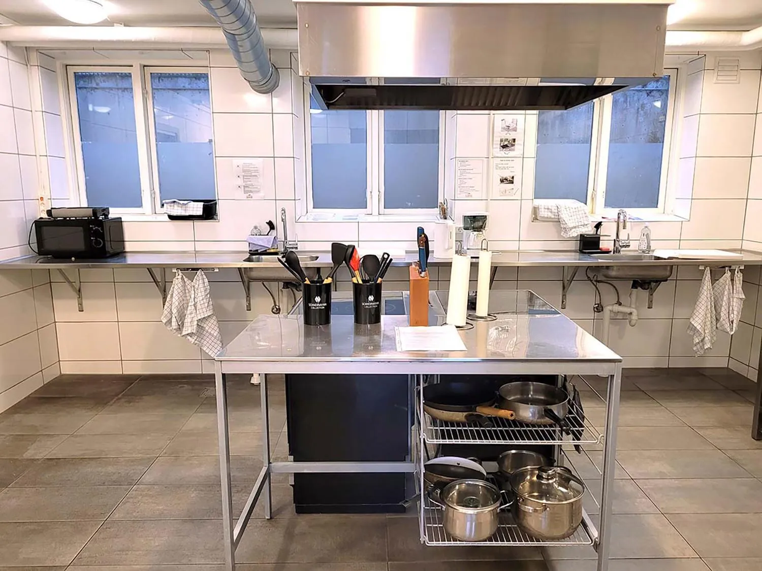 Kitchen or kitchenette in Aarhus Hostel og Hotel