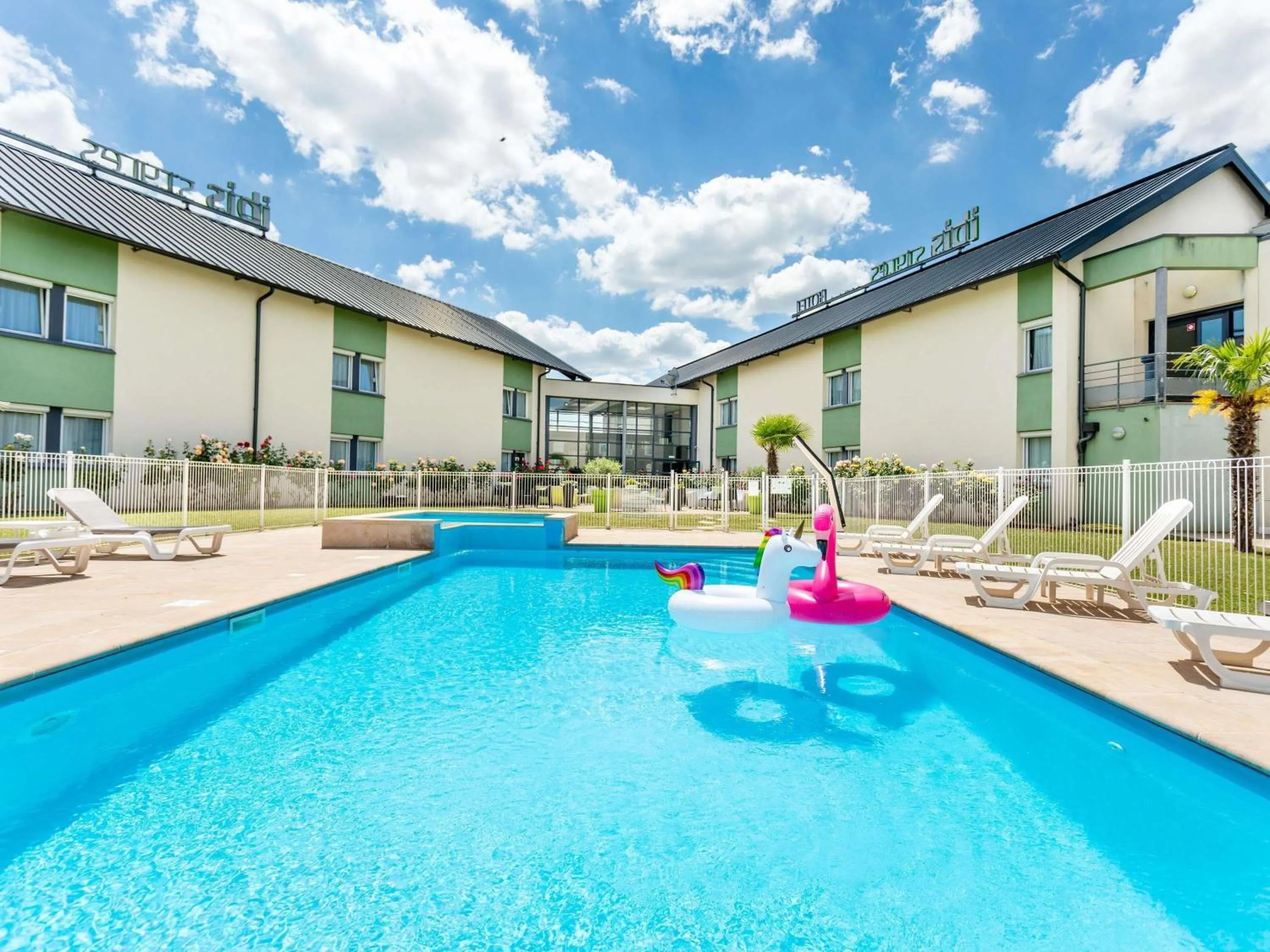 Property building in Hôtel Ibis Styles Bourges