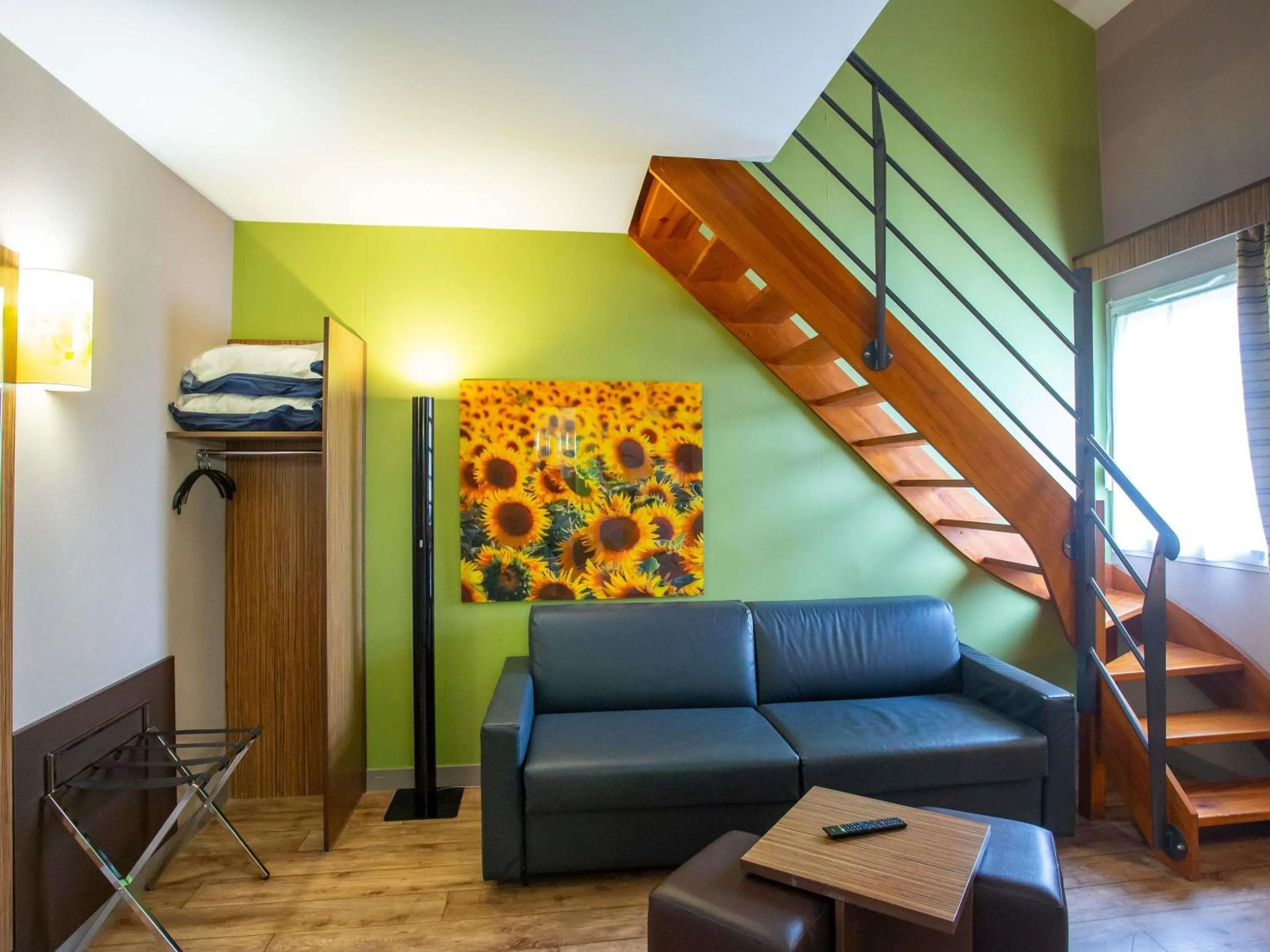 Bedroom in Hôtel Ibis Styles Bourges - Piscine extérieure chauffée - Restaurants à proximité