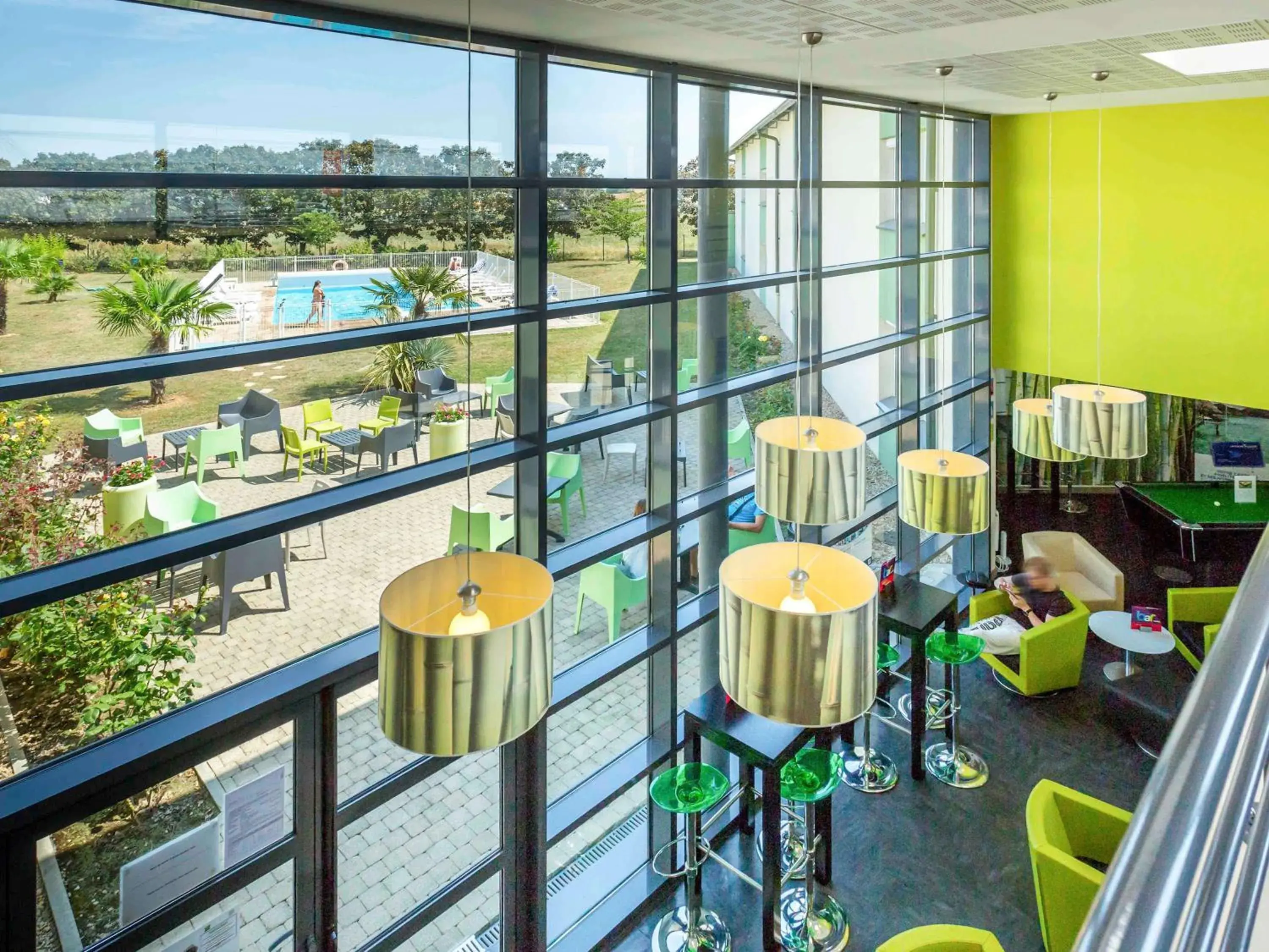 Property building in Hôtel Ibis Styles Bourges - Piscine extérieure chauffée - Restaurants à proximité Property building in Hôtel Ibis Styles Bourges - Piscine extérieure chauffée - Restaurants à proximité