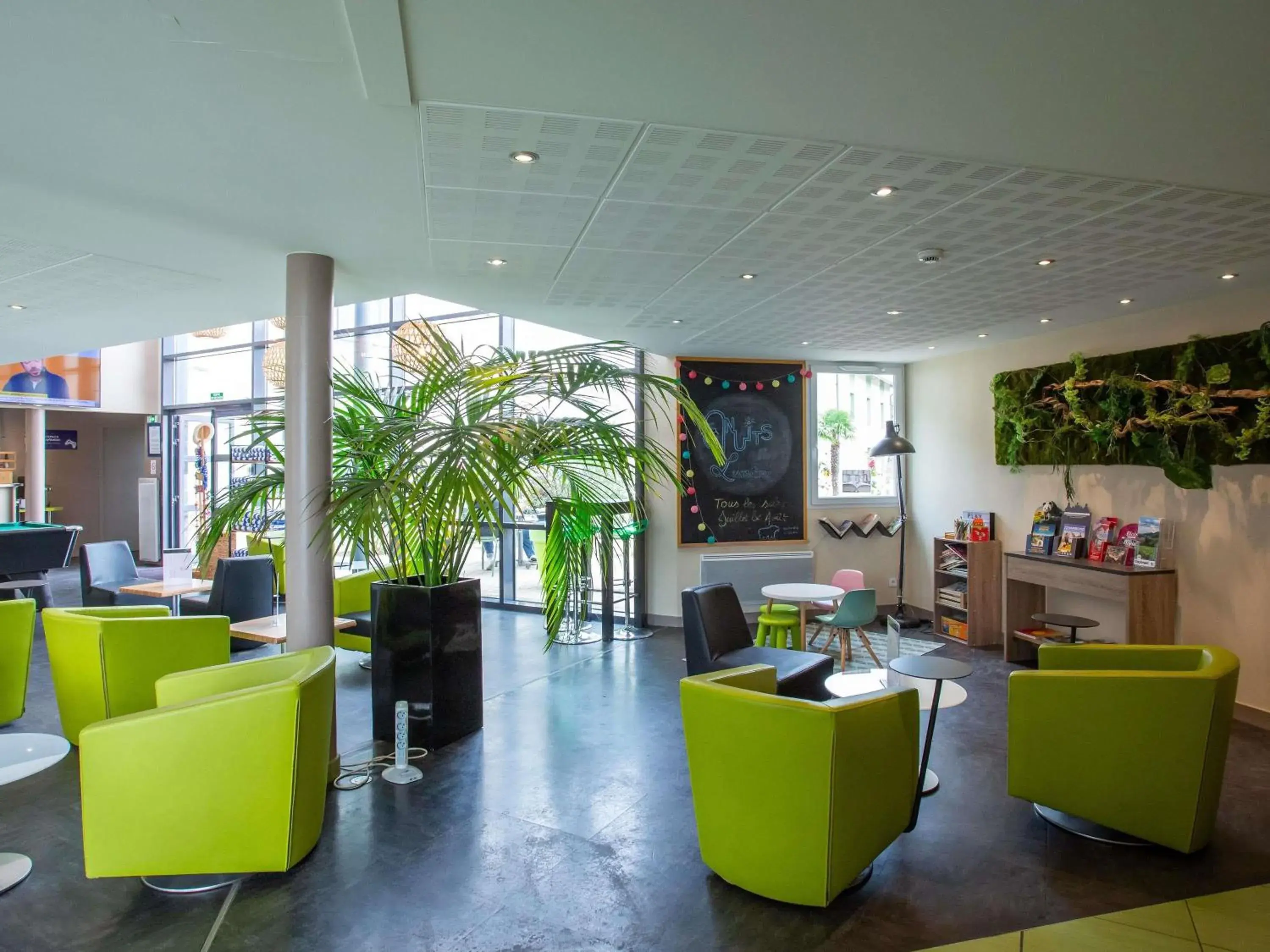 Lounge or bar in Hôtel Ibis Styles Bourges Lounge or bar in Hôtel Ibis Styles Bourges