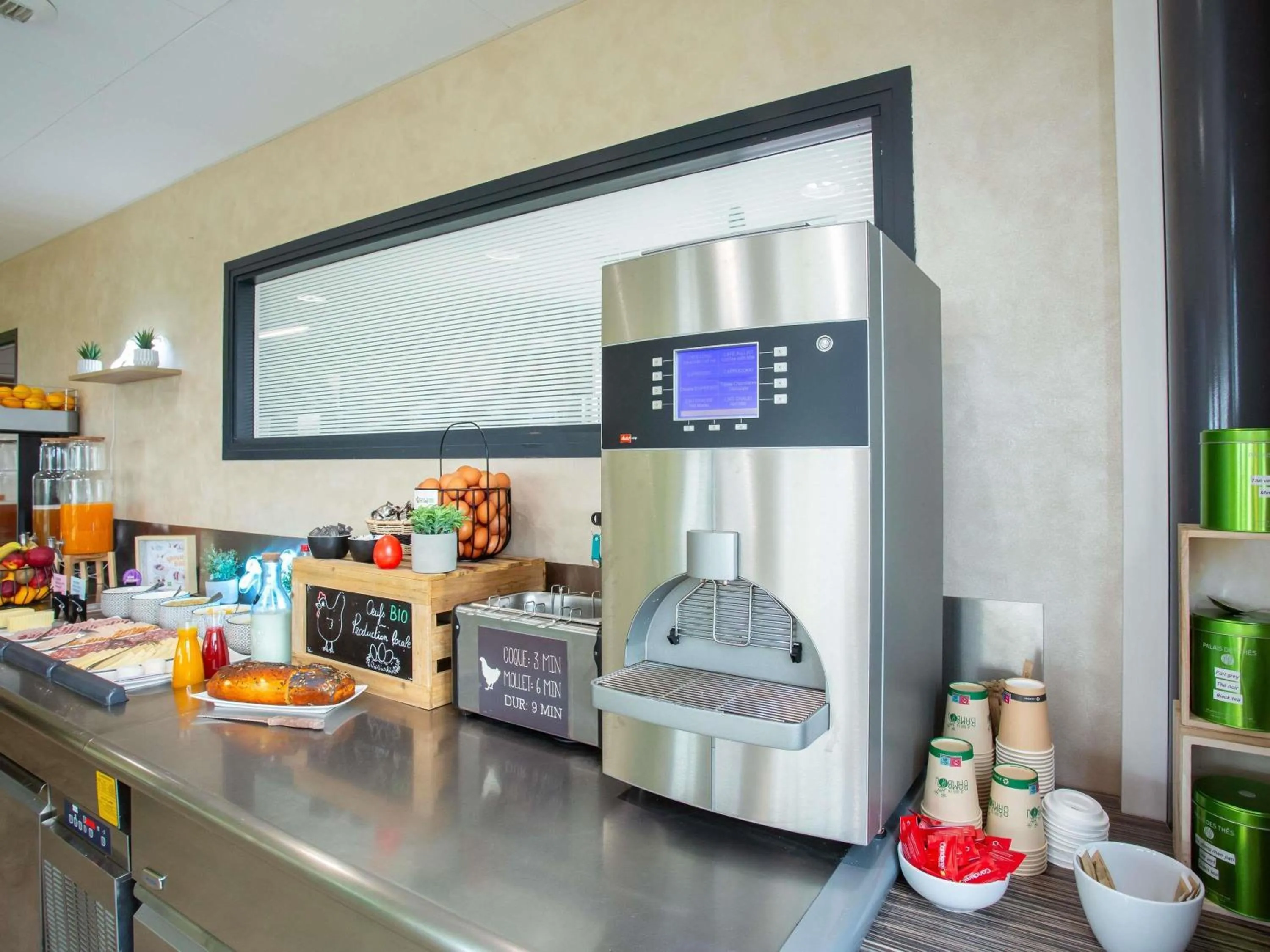 Breakfast in Hôtel Ibis Styles Bourges - Piscine extérieure chauffée - Restaurants à proximité