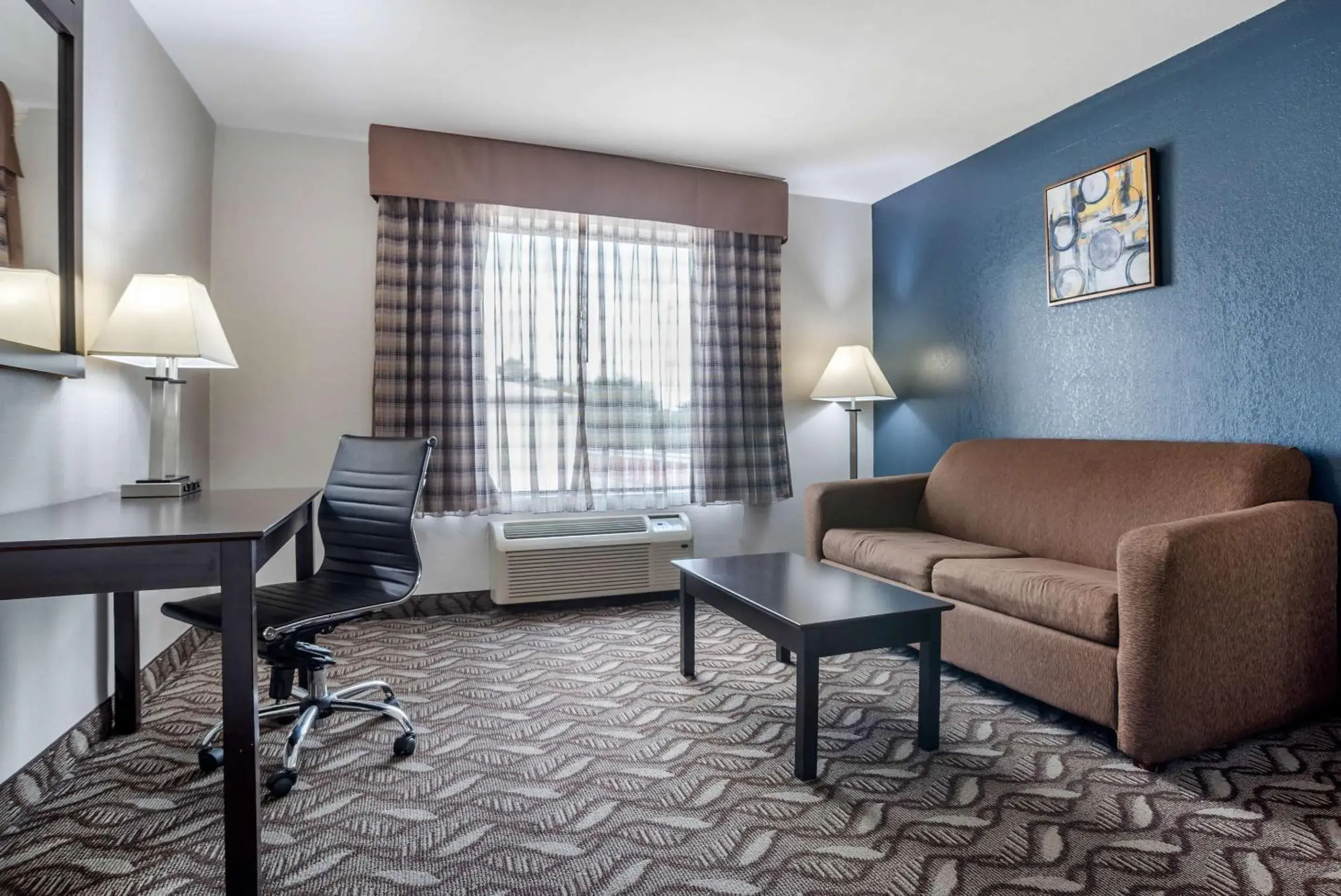 Bedroom in Quality Suites Baton Rouge East - Denham Springs Bedroom in Quality Suites Baton Rouge East - Denham Springs