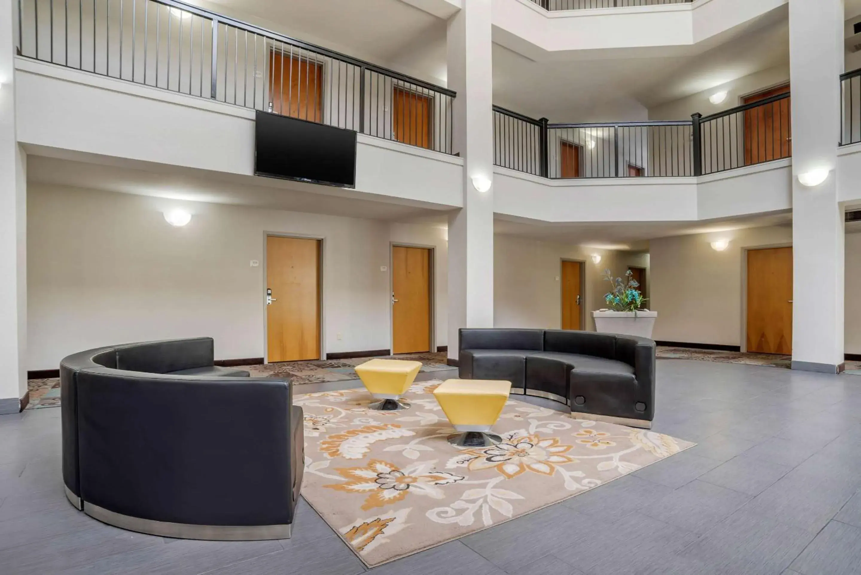 Lobby or reception in Quality Suites Baton Rouge East - Denham Springs Lobby or reception in Quality Suites Baton Rouge East - Denham Springs