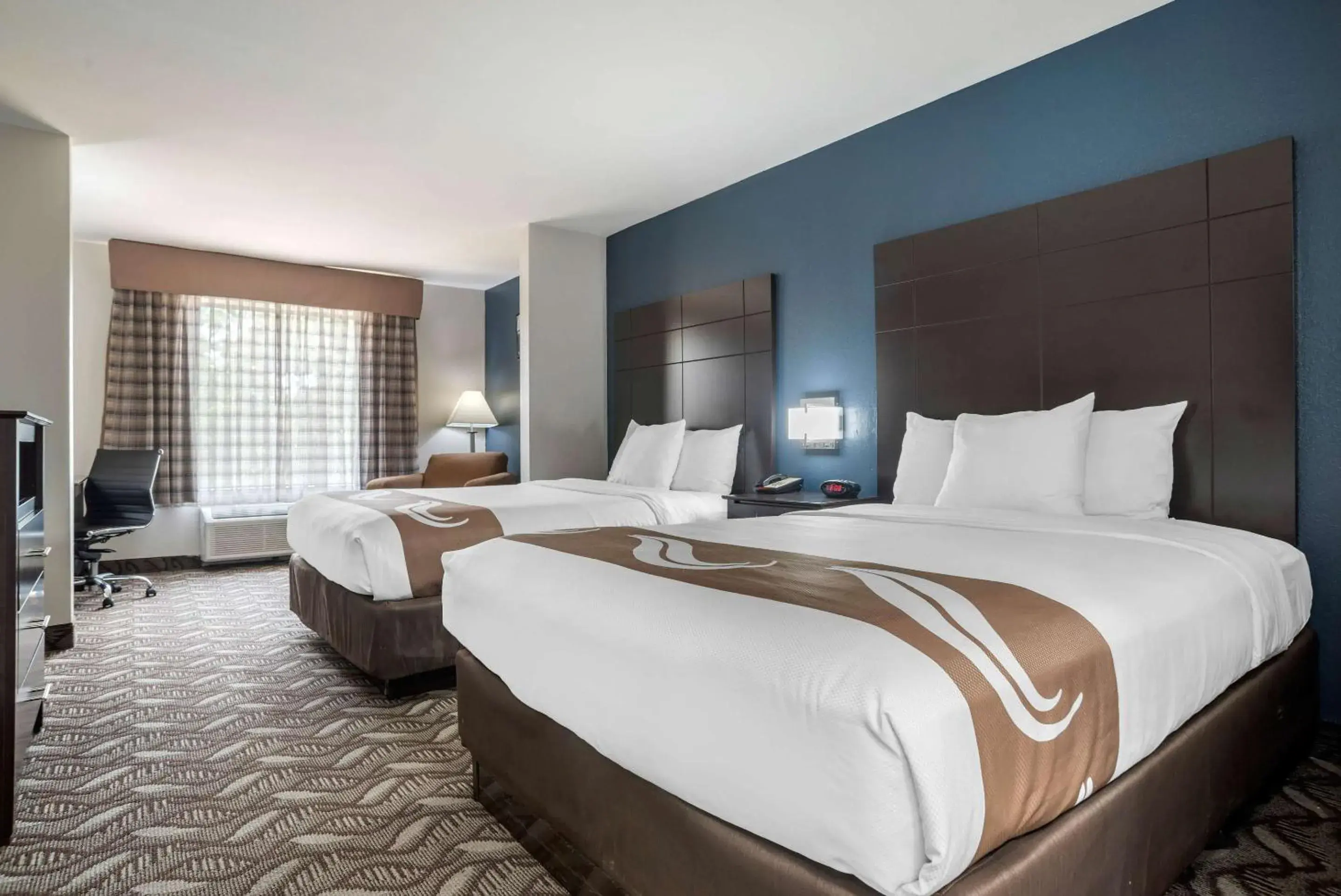 Bedroom, Bed in Quality Suites Baton Rouge East - Denham Springs Bedroom, Bed in Quality Suites Baton Rouge East - Denham Springs