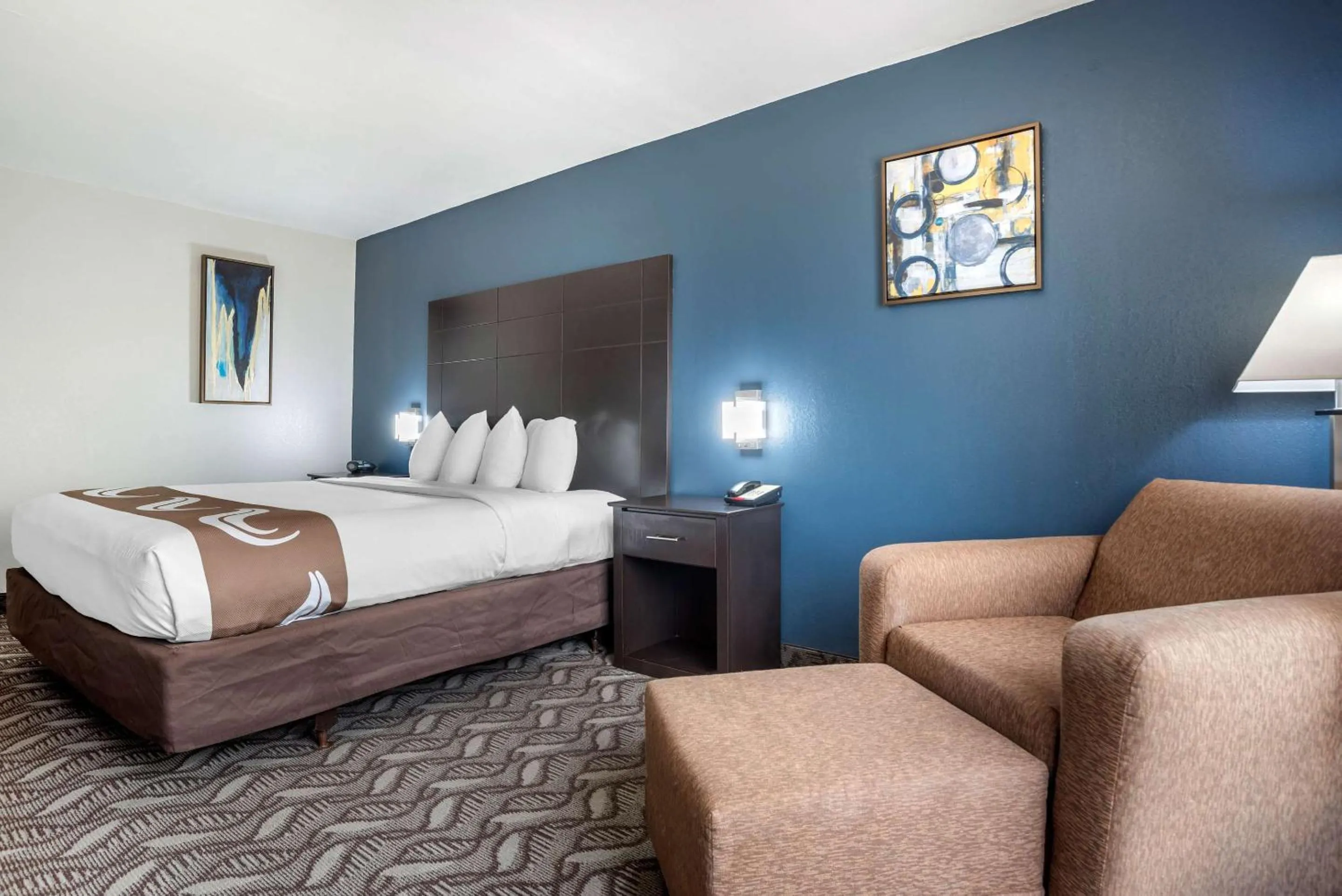 Bedroom, Bed in Quality Suites Baton Rouge East - Denham Springs