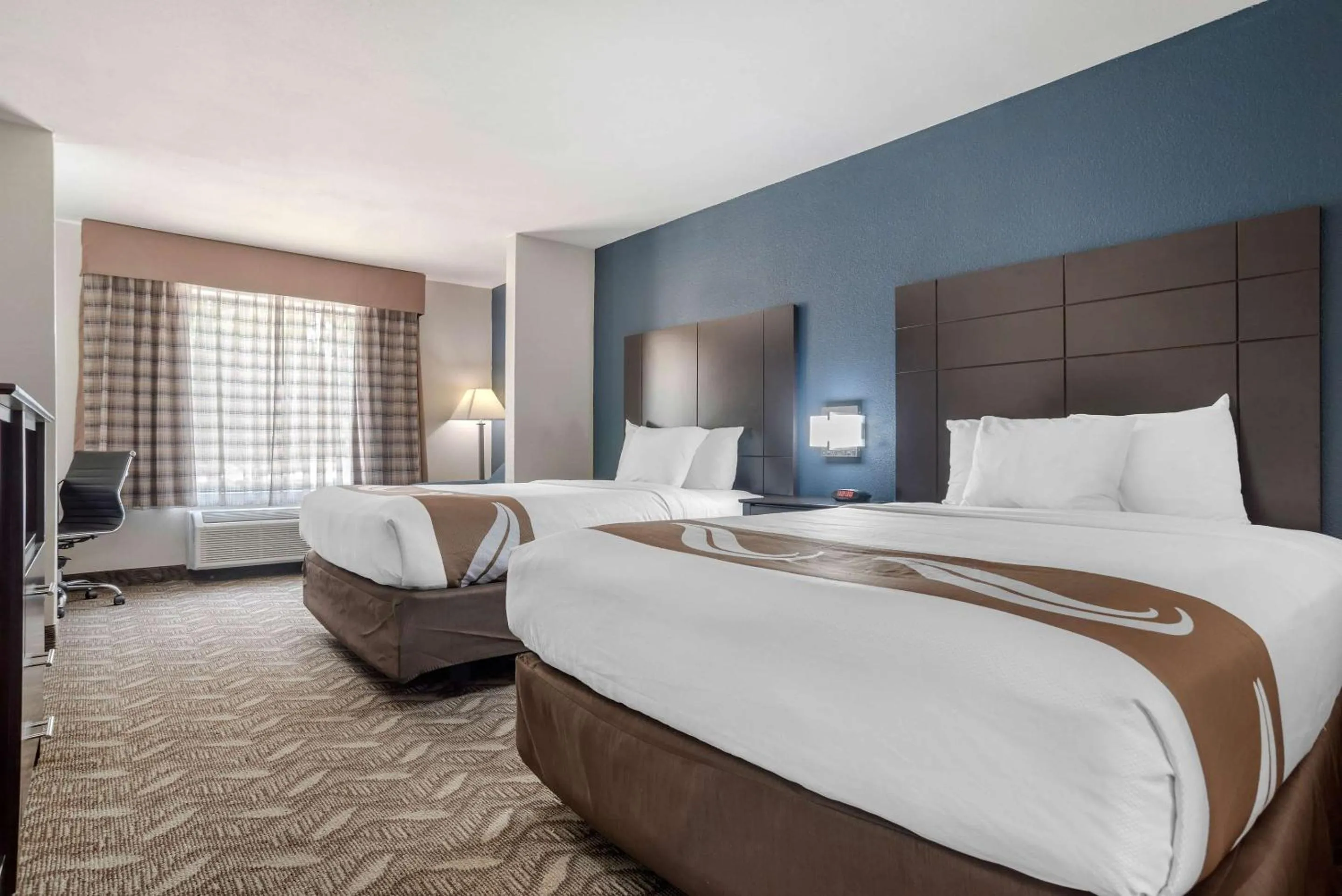 Bedroom, Bed in Quality Suites Baton Rouge East - Denham Springs