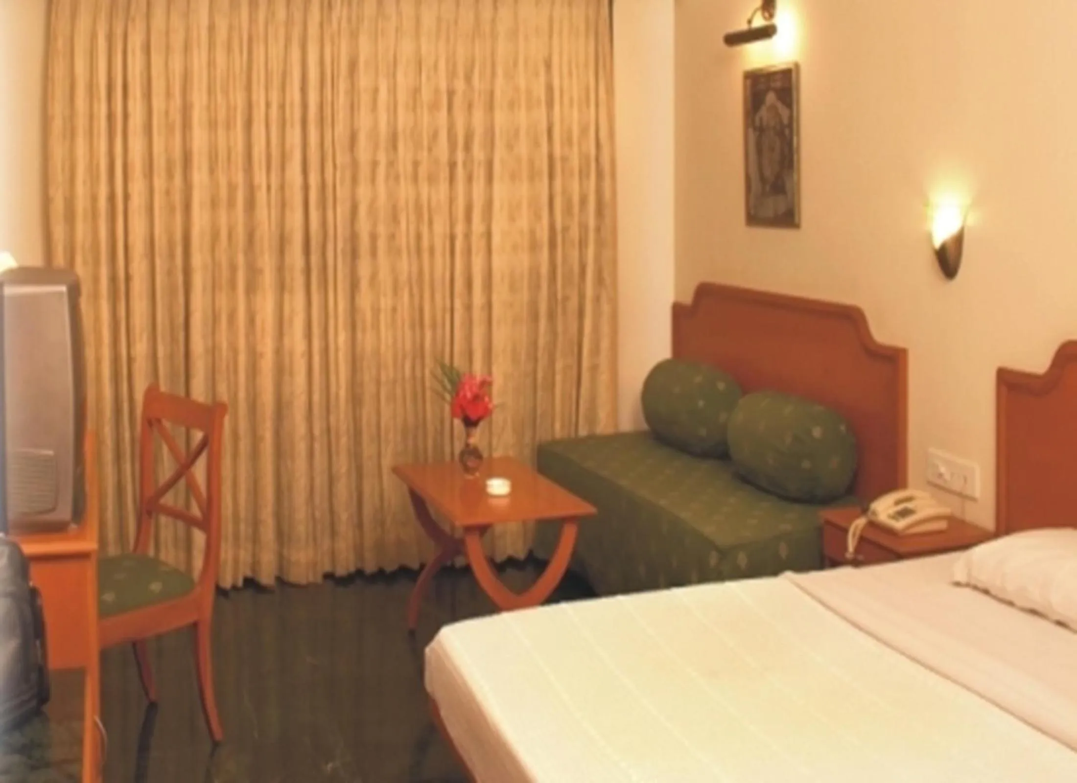 Bedroom, Bed in Renest Shraddha Inn - Shirdi
