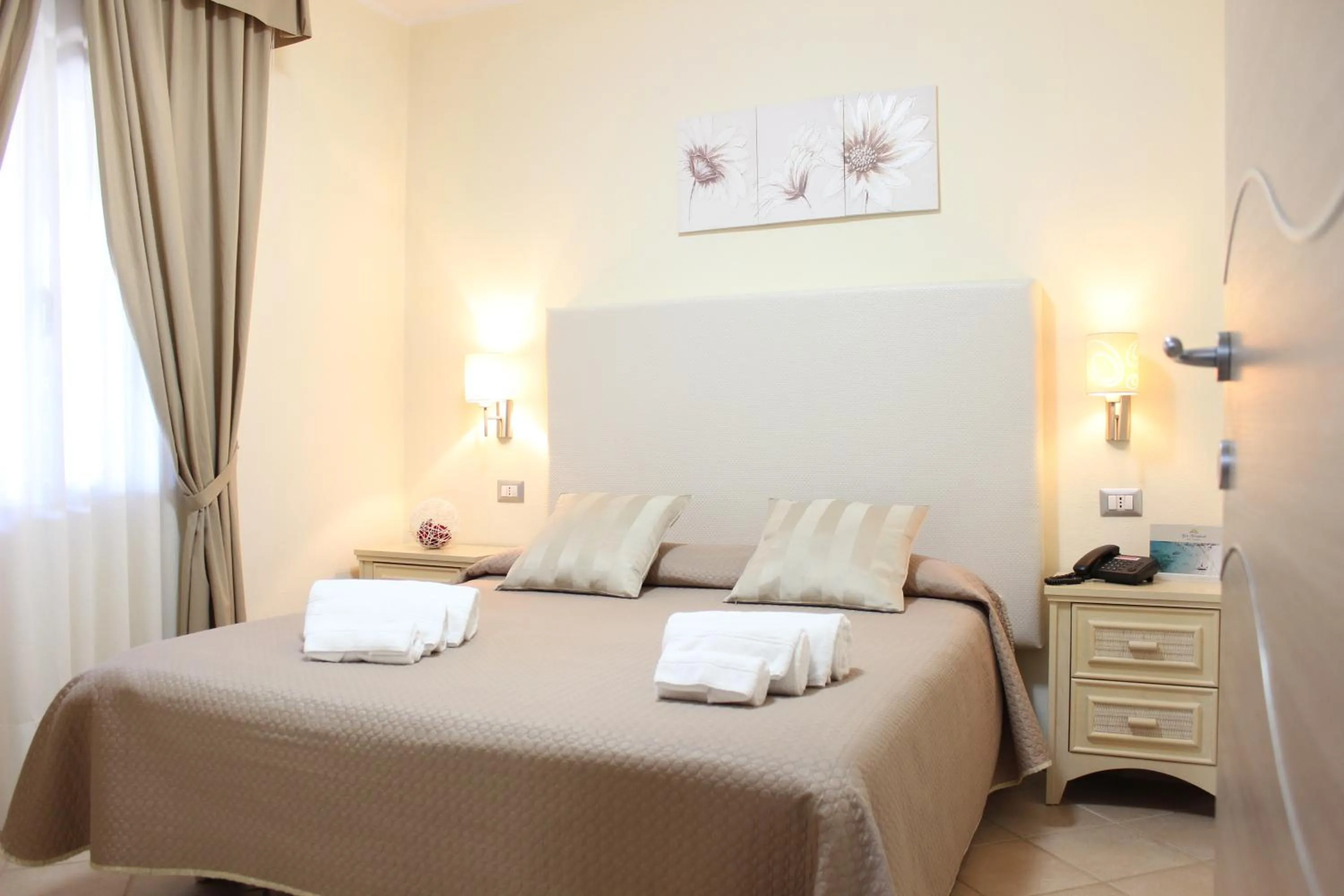 Bedroom, Bed in Blu Tropical Resort