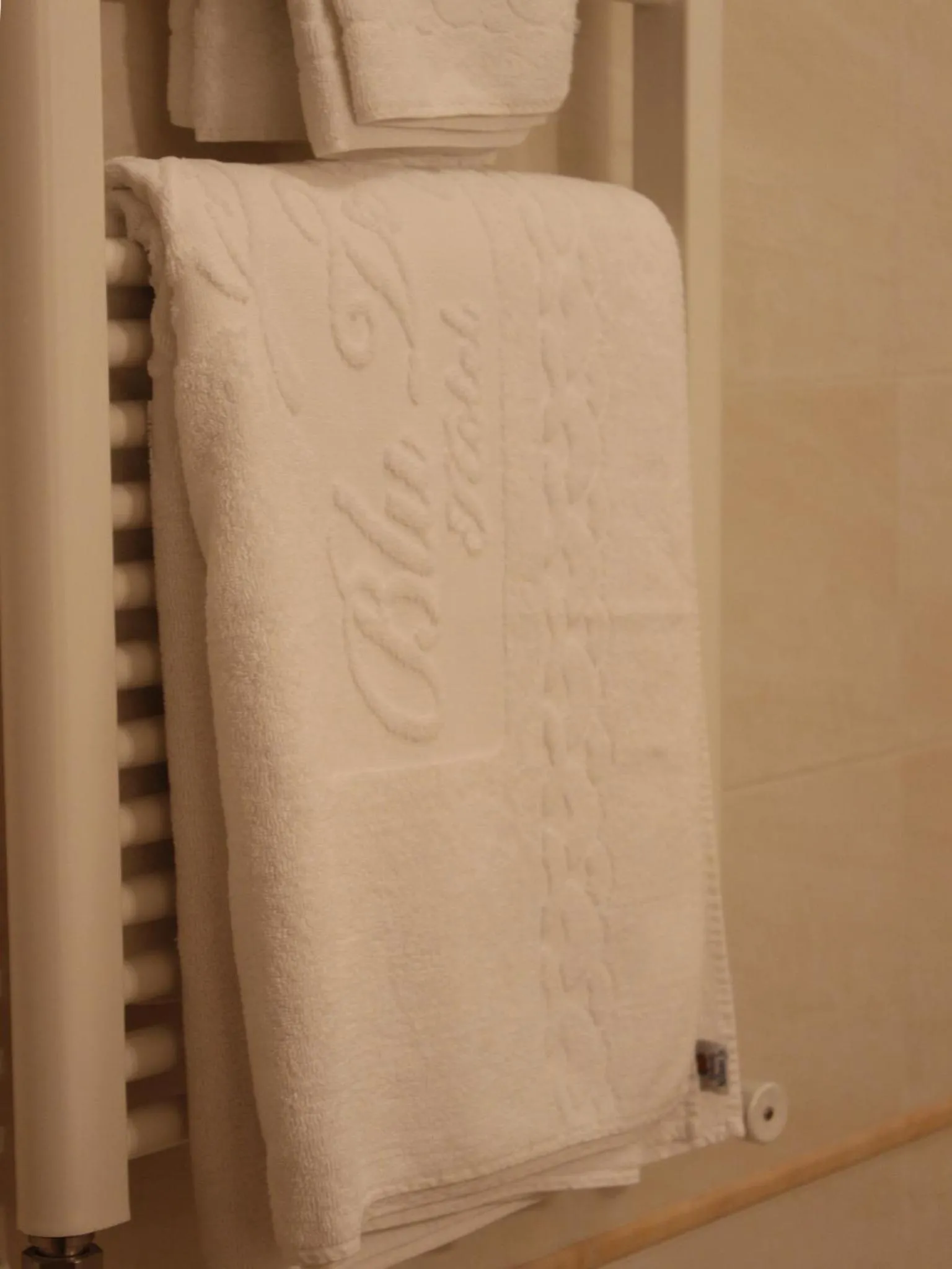 Bathroom, Bed in Blu Tropical Resort