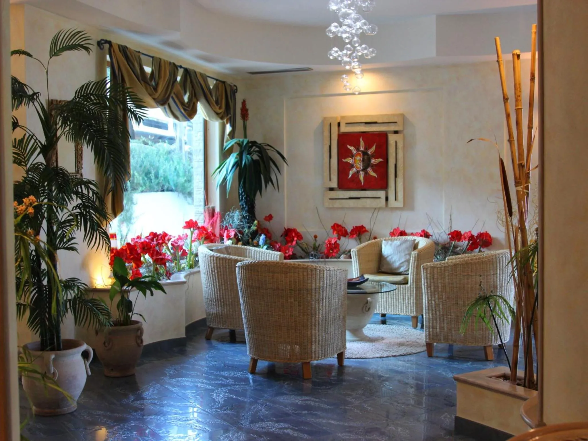 Communal lounge/ TV room in Blu Tropical Resort