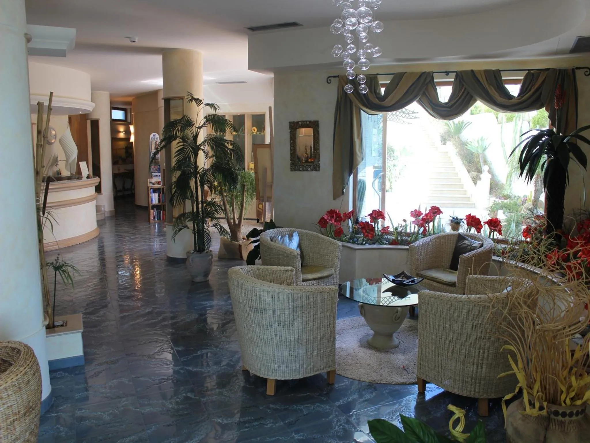 Communal lounge/ TV room in Blu Tropical Resort