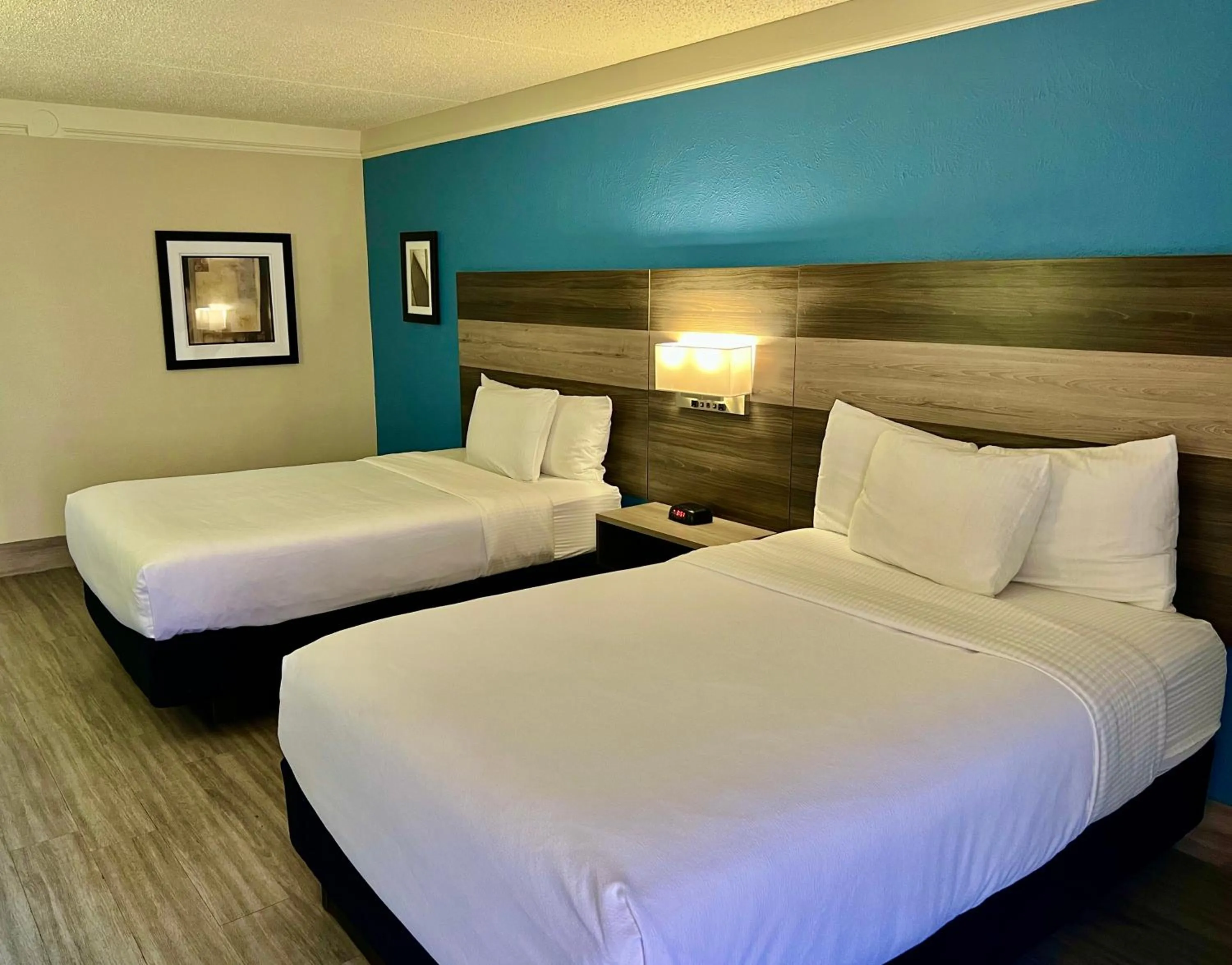 Photo of the whole room, Bed in La Quinta Inn by Wyndham El Paso East Lomaland