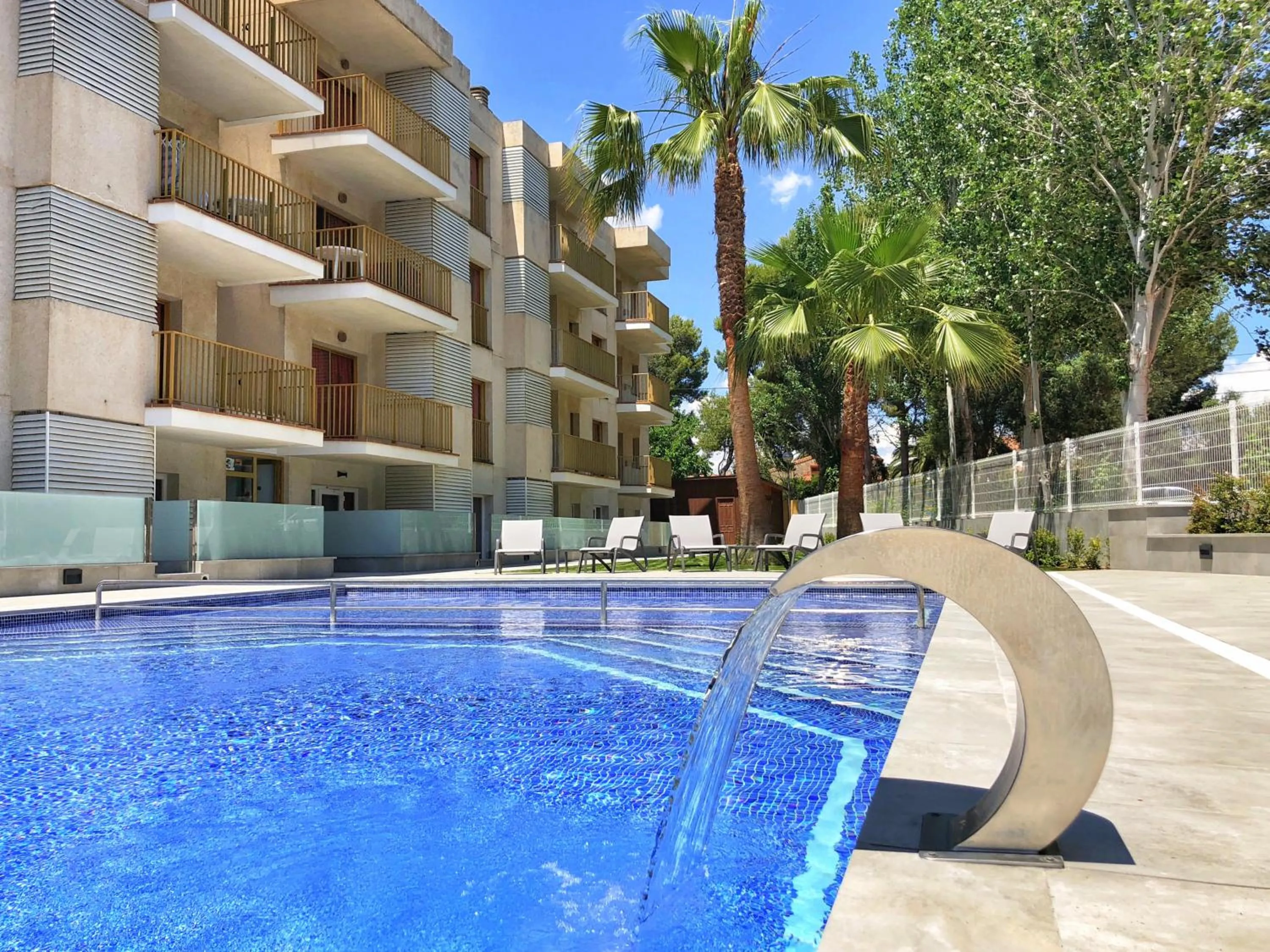 Swimming pool in Rentalmar Pins Marina