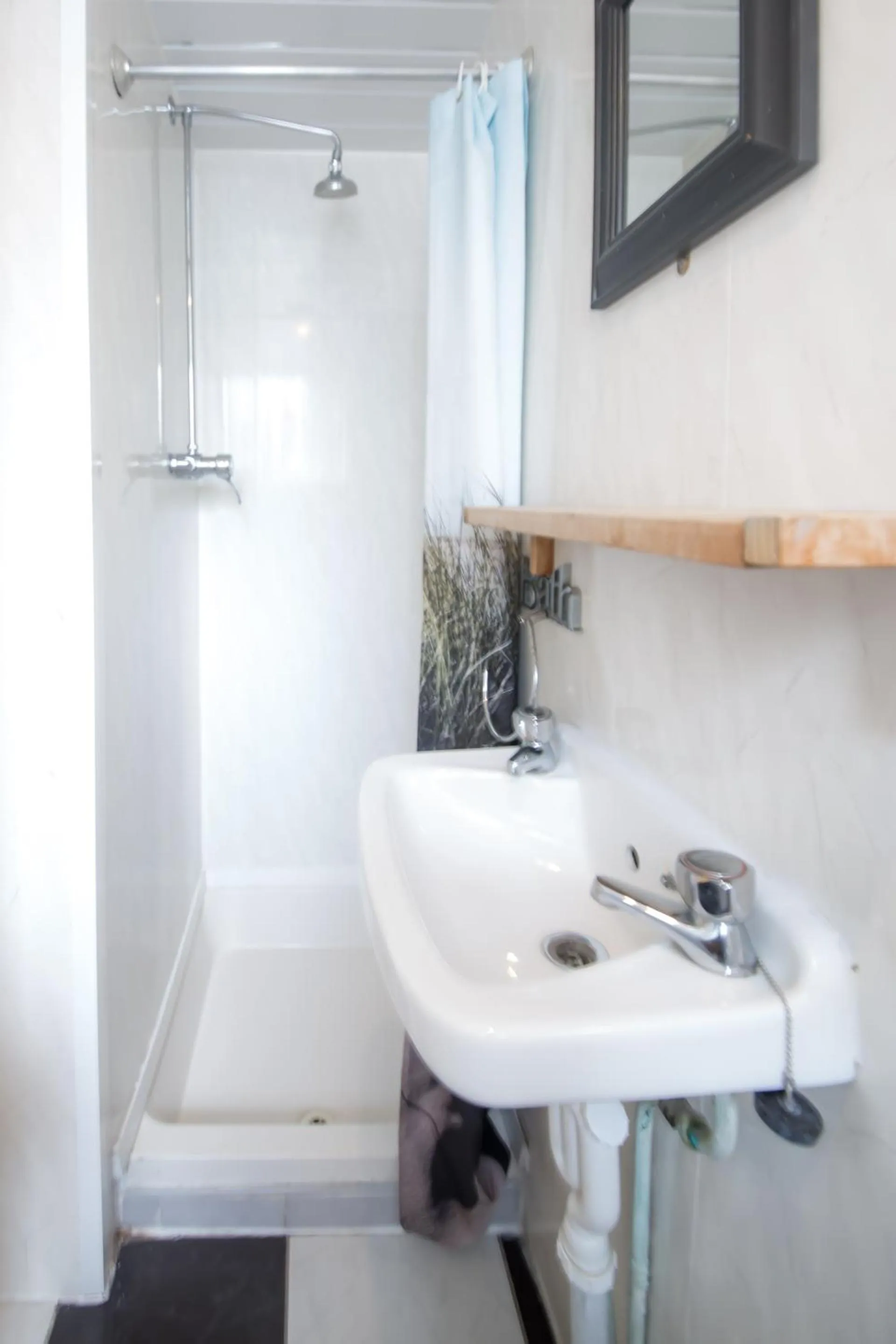 Bathroom in MyRoomz Hollingdales Hotel