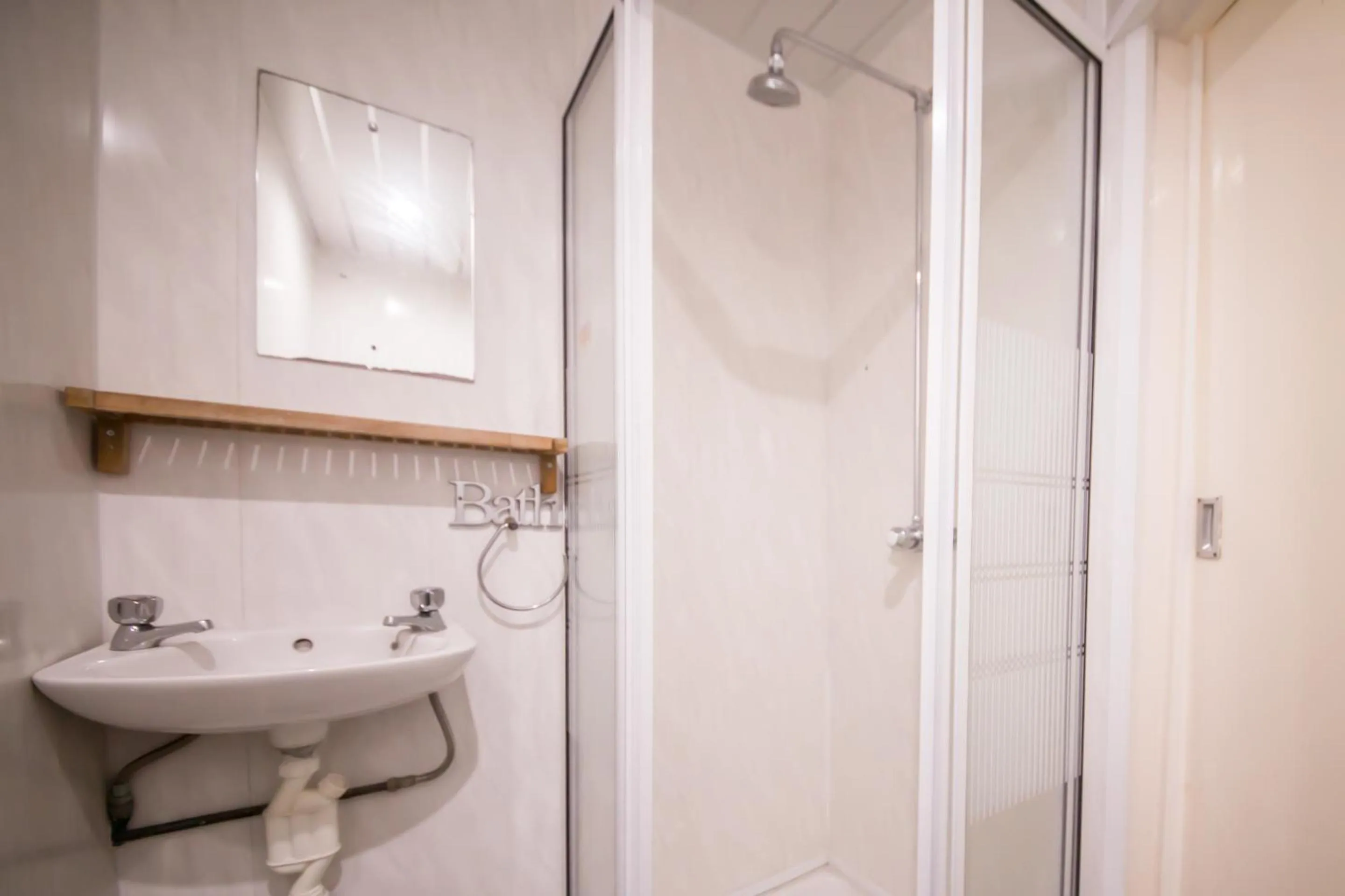 Bathroom in MyRoomz Hollingdales Hotel