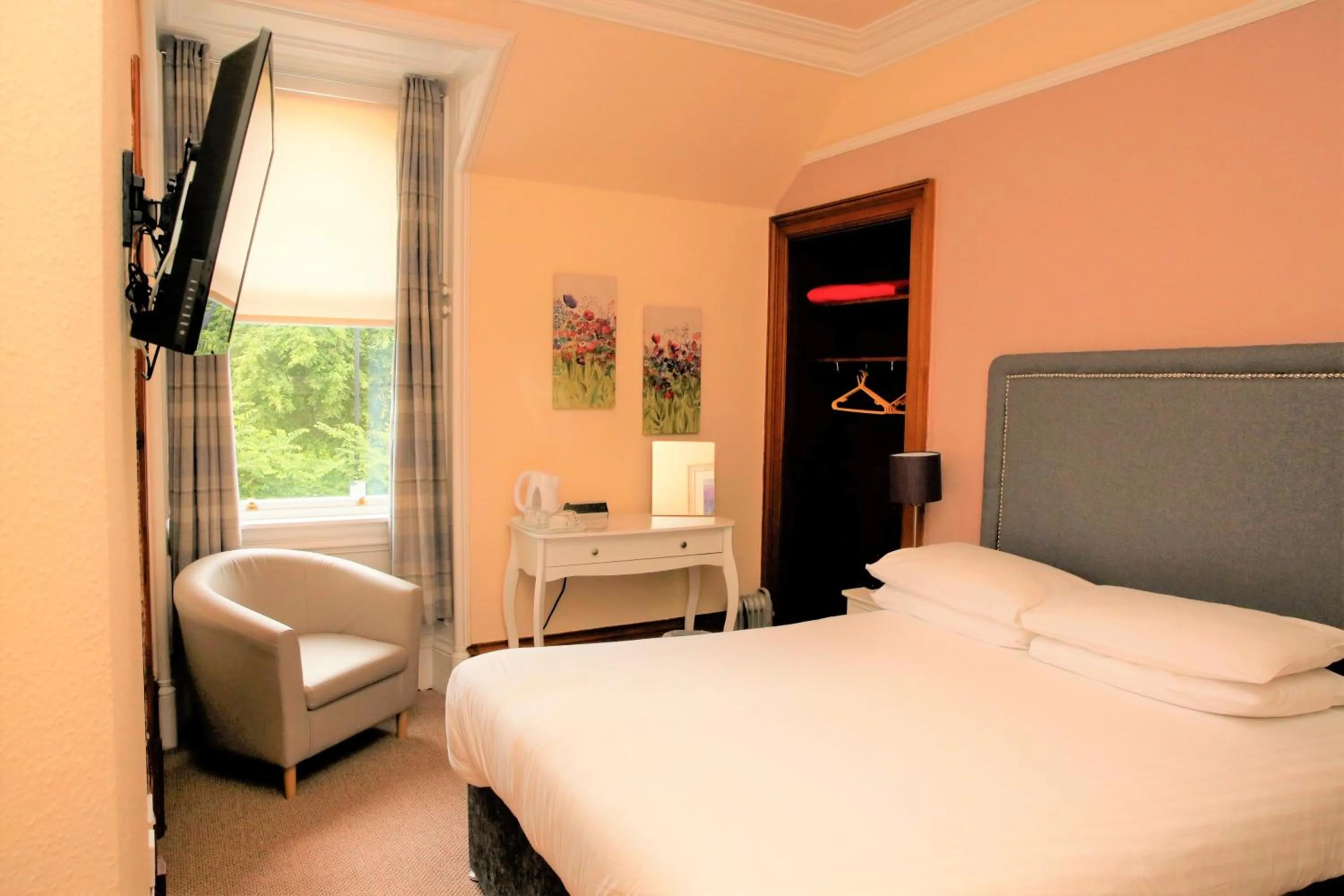 Bedroom, Bed in Ardross Glencairn