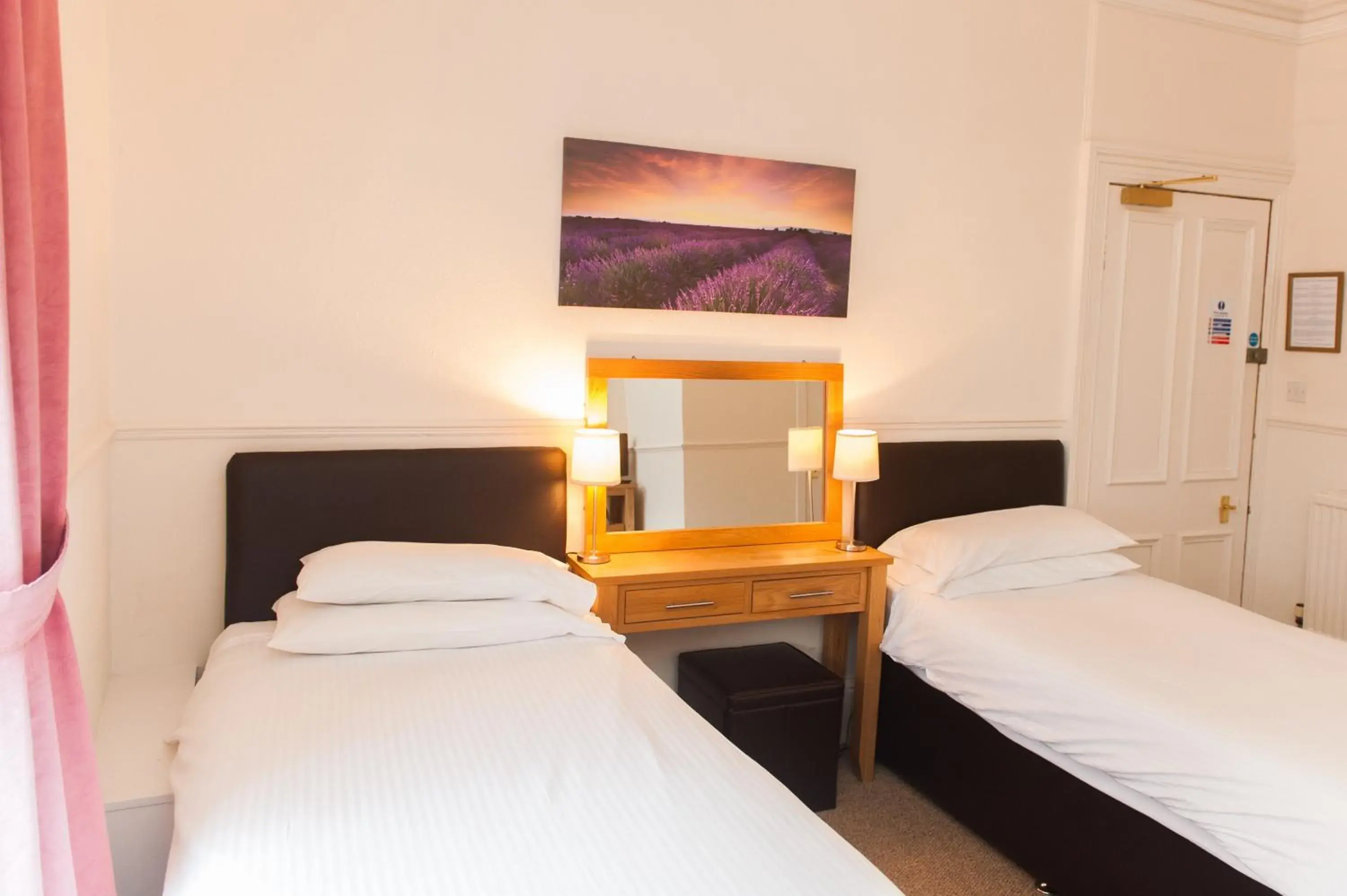 Twin Room in Ardross Glencairn Twin Room in Ardross Glencairn