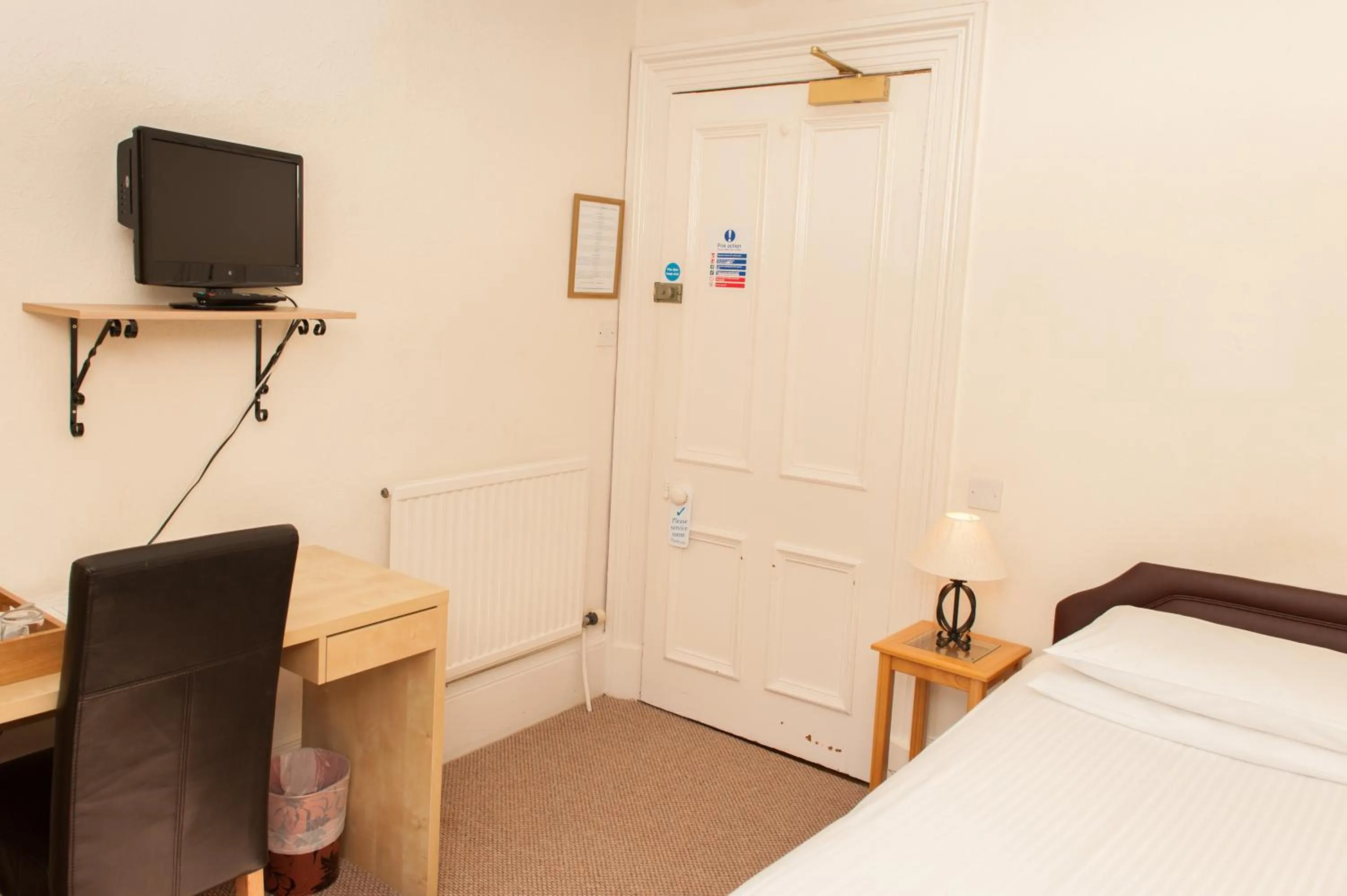 Photo of the whole room, Bed in Ardross Glencairn