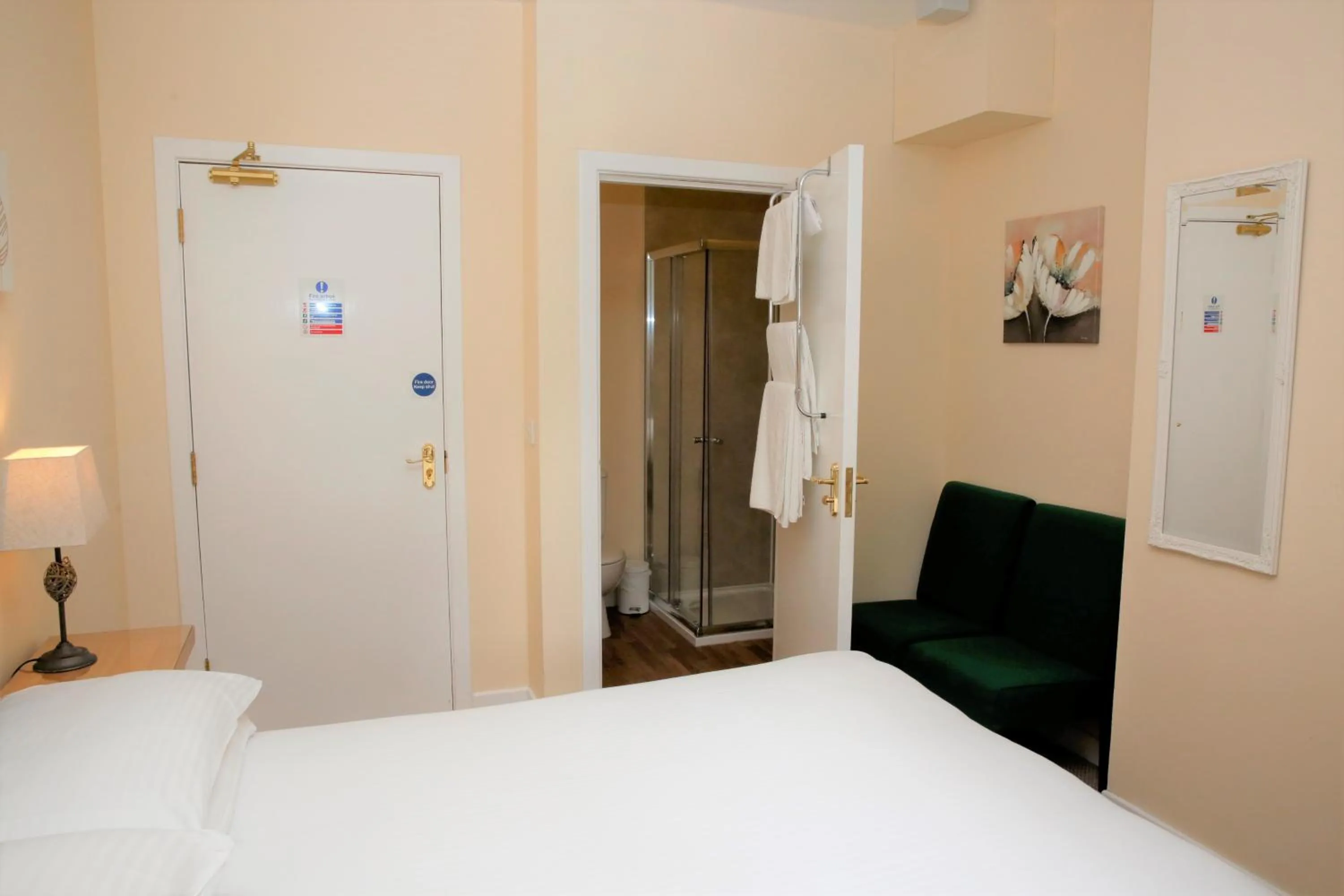 Bedroom, Bed in Ardross Glencairn