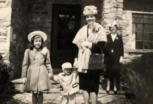 group of guests in Sleepy Hollow Manor