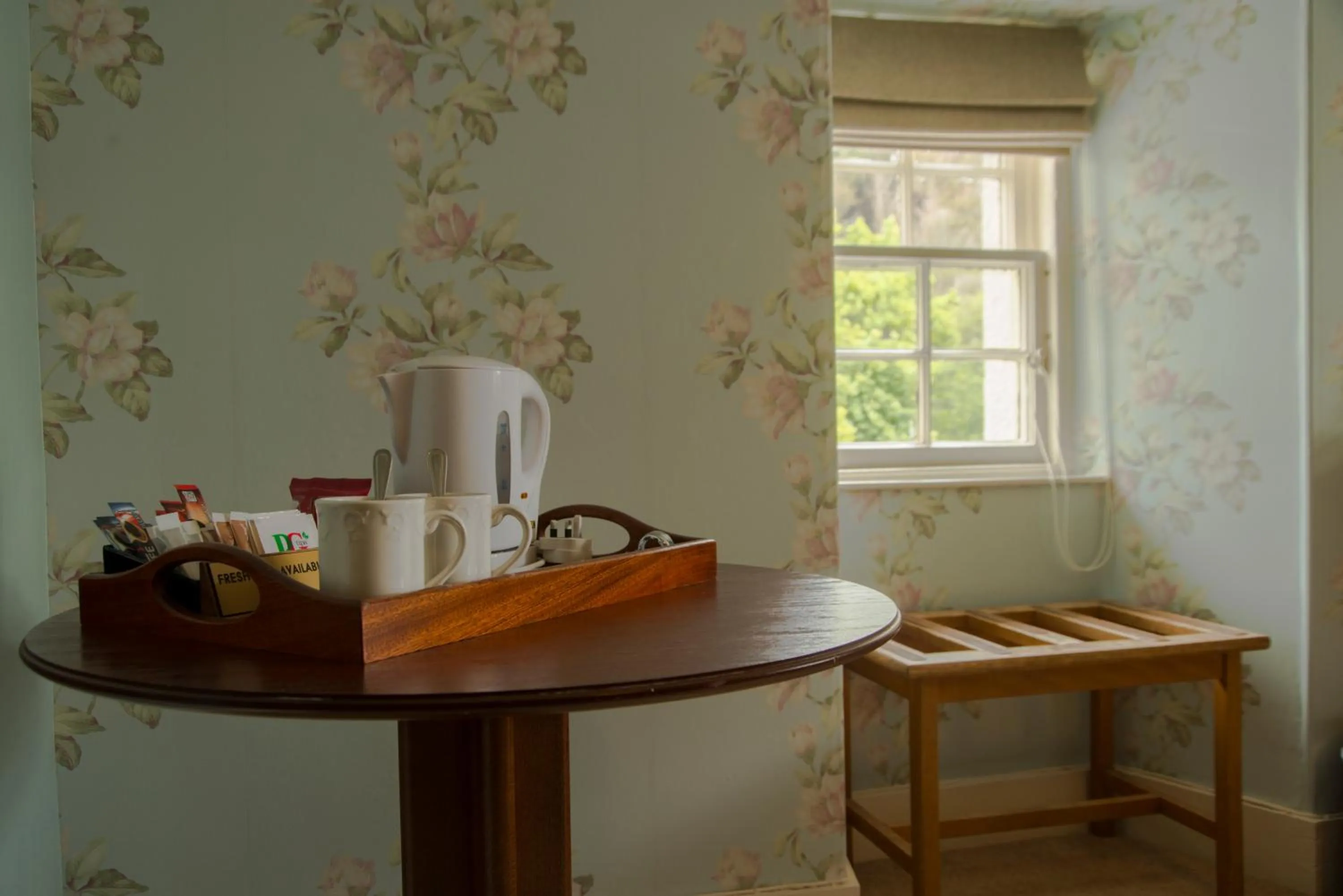 Coffee/tea facilities in The Tongue Hotel, by Highland Coast Hotels