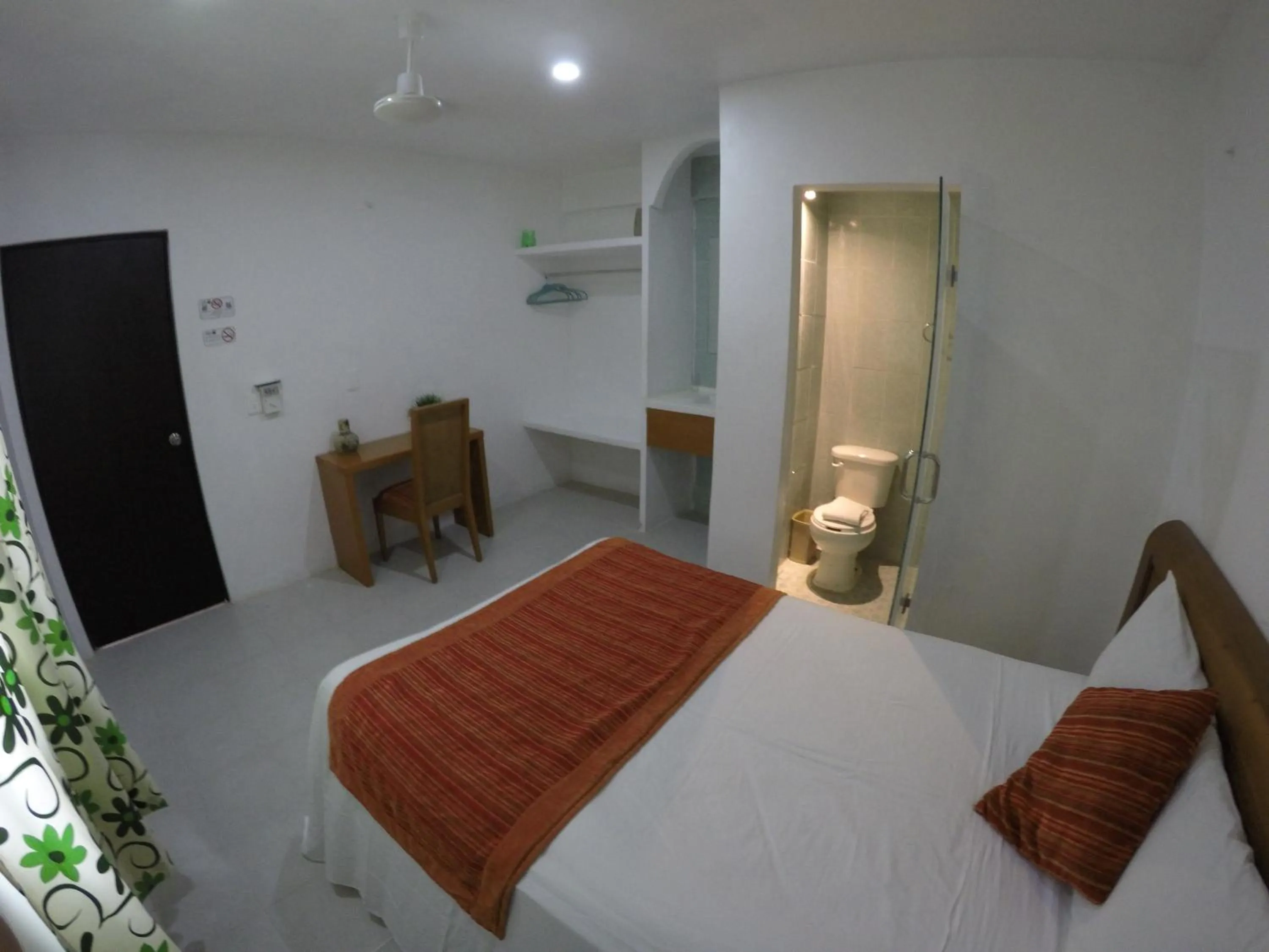 Photo of the whole room in Estancia Tulbayab 36