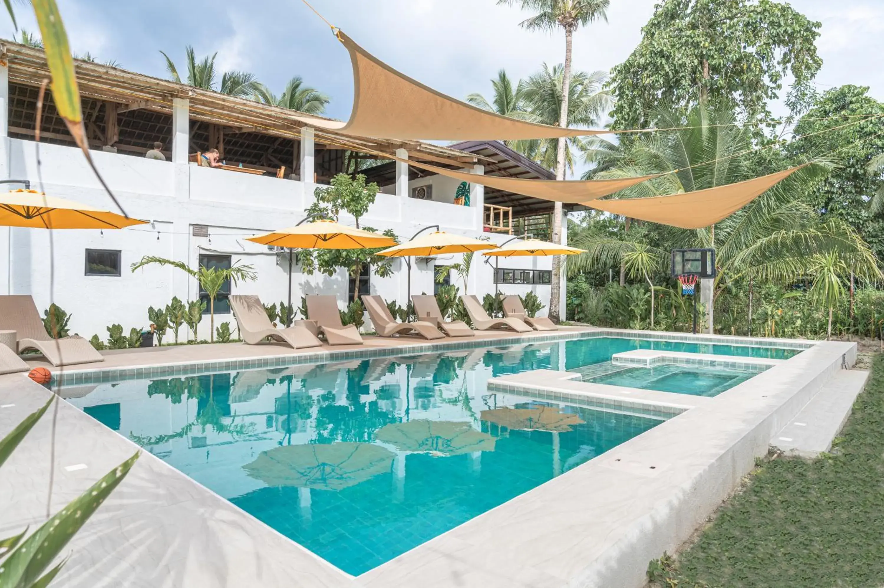 Swimming pool in Sunlit Hostel Swimming pool in Sunlit Hostel