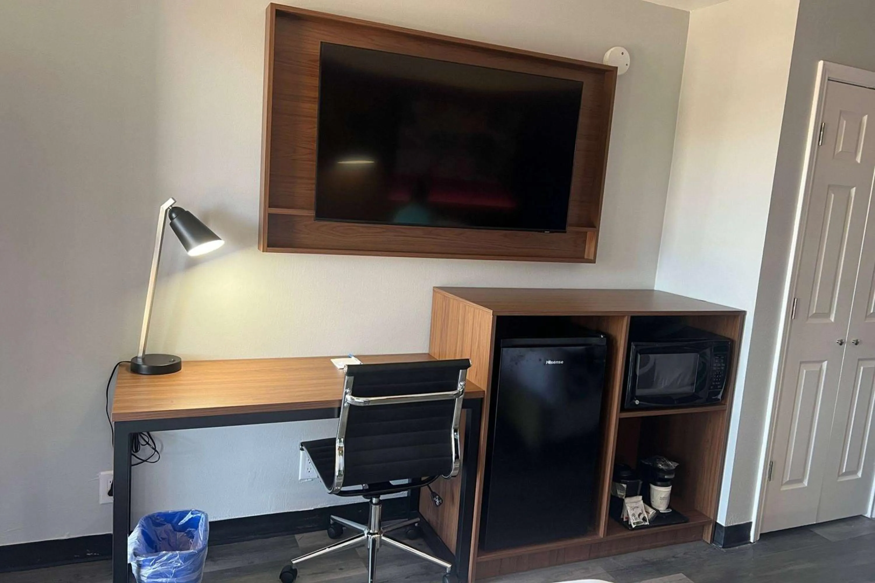 Photo of the whole room in La Quinta Inn by Wyndham Amarillo Mid-City