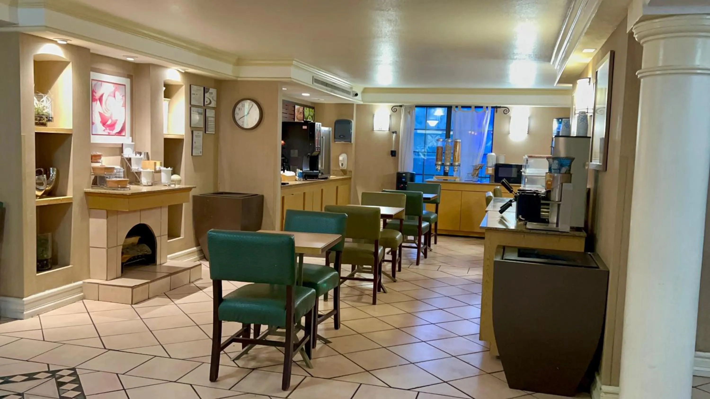 Breakfast in La Quinta Inn by Wyndham Amarillo Mid-City