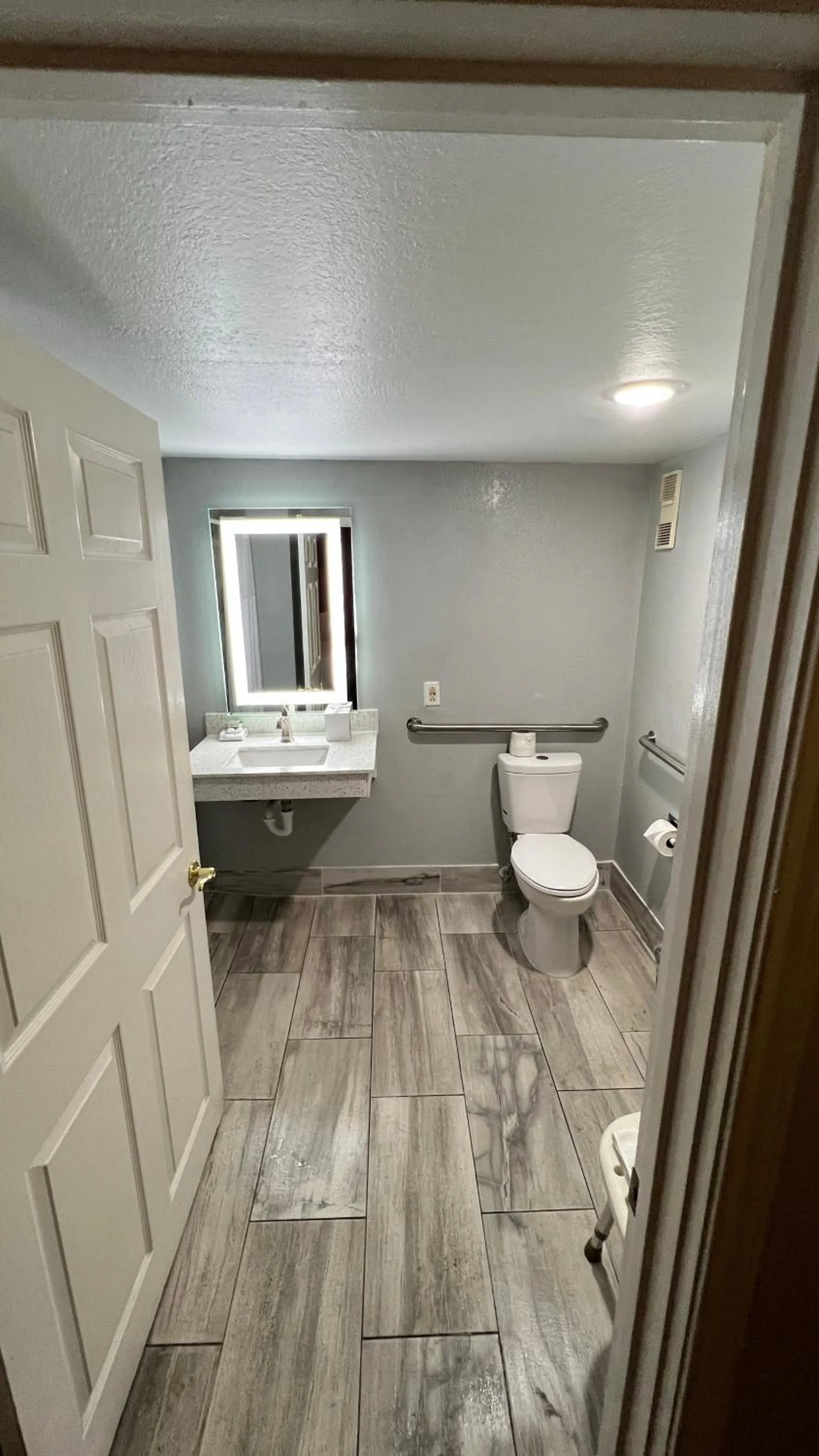 Bathroom in La Quinta Inn by Wyndham Amarillo Mid-City