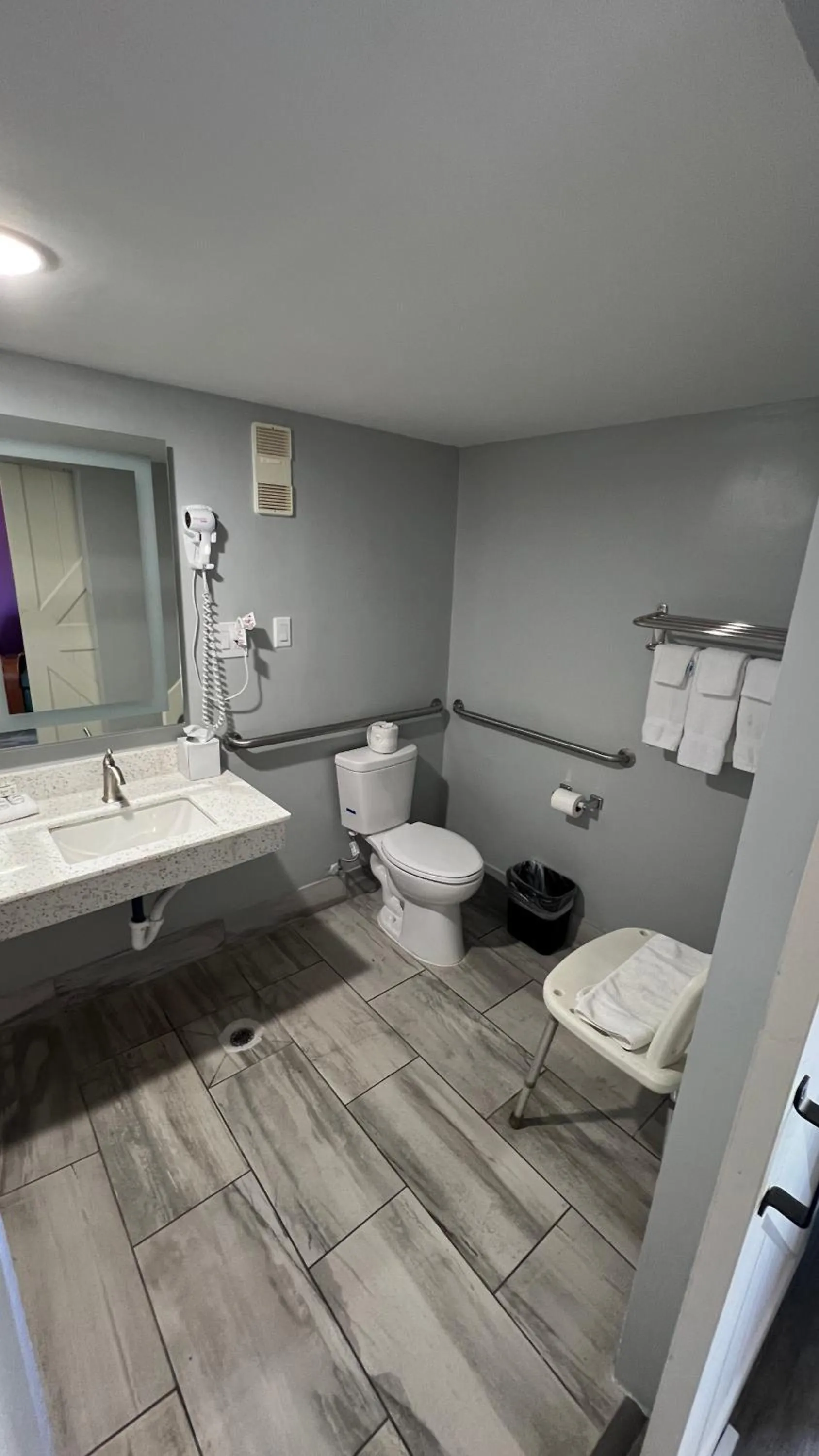 Bathroom in La Quinta Inn by Wyndham Amarillo Mid-City