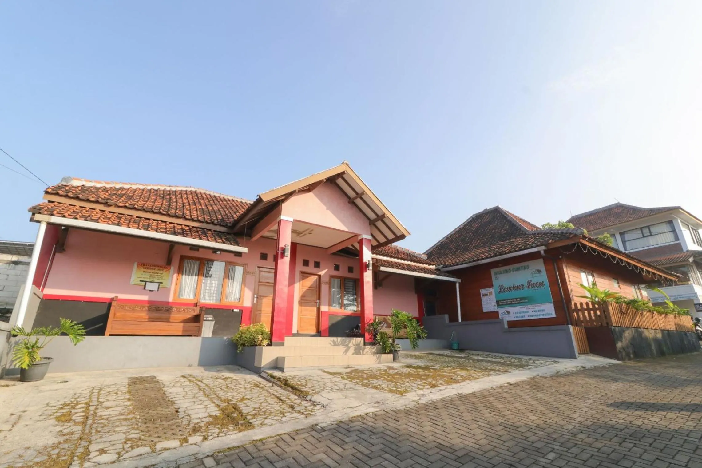 Facade/entrance in Lembur Incu Syariah Villa & Resto
