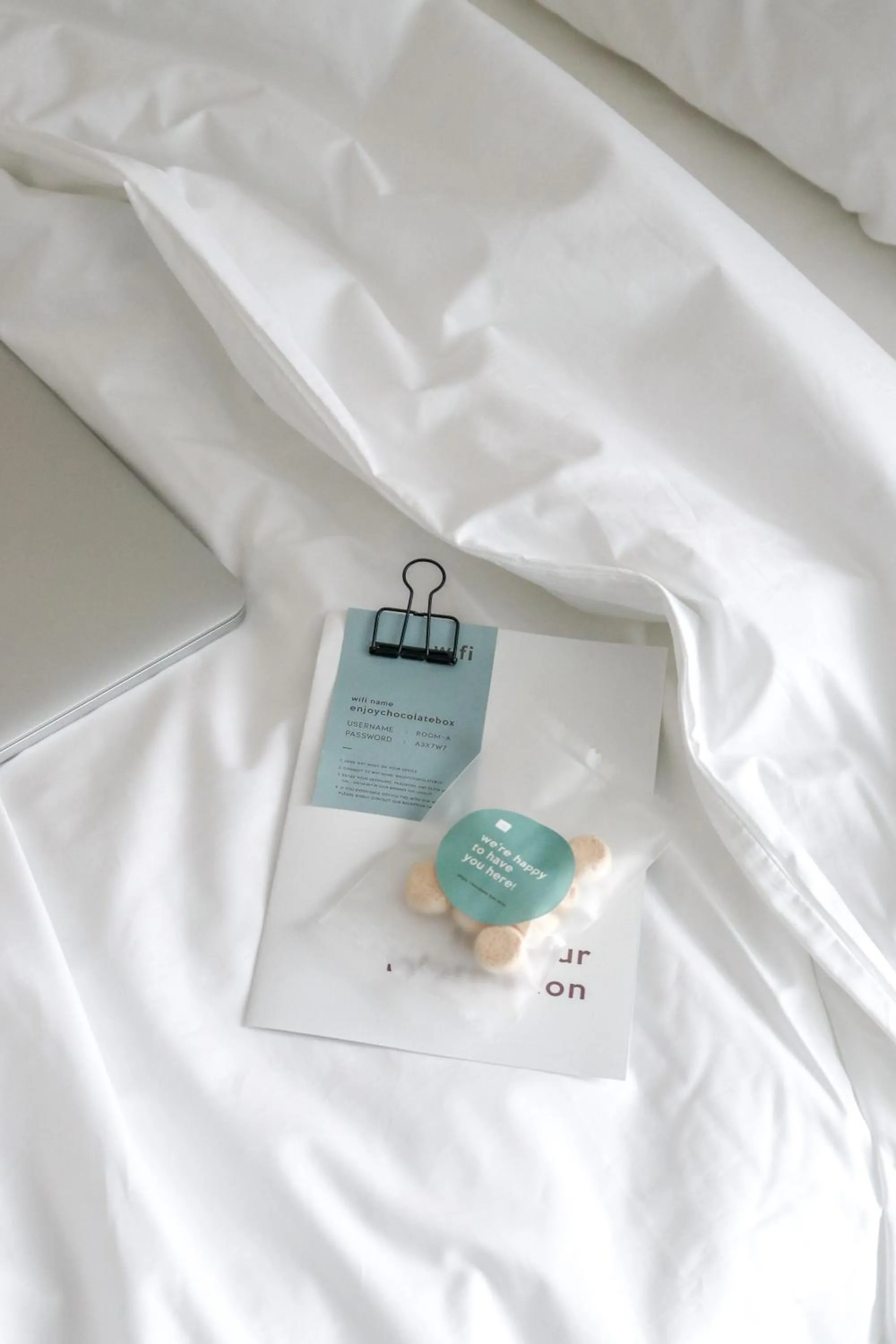 Logo/Certificate/Sign, Bed in Chocolate box mint