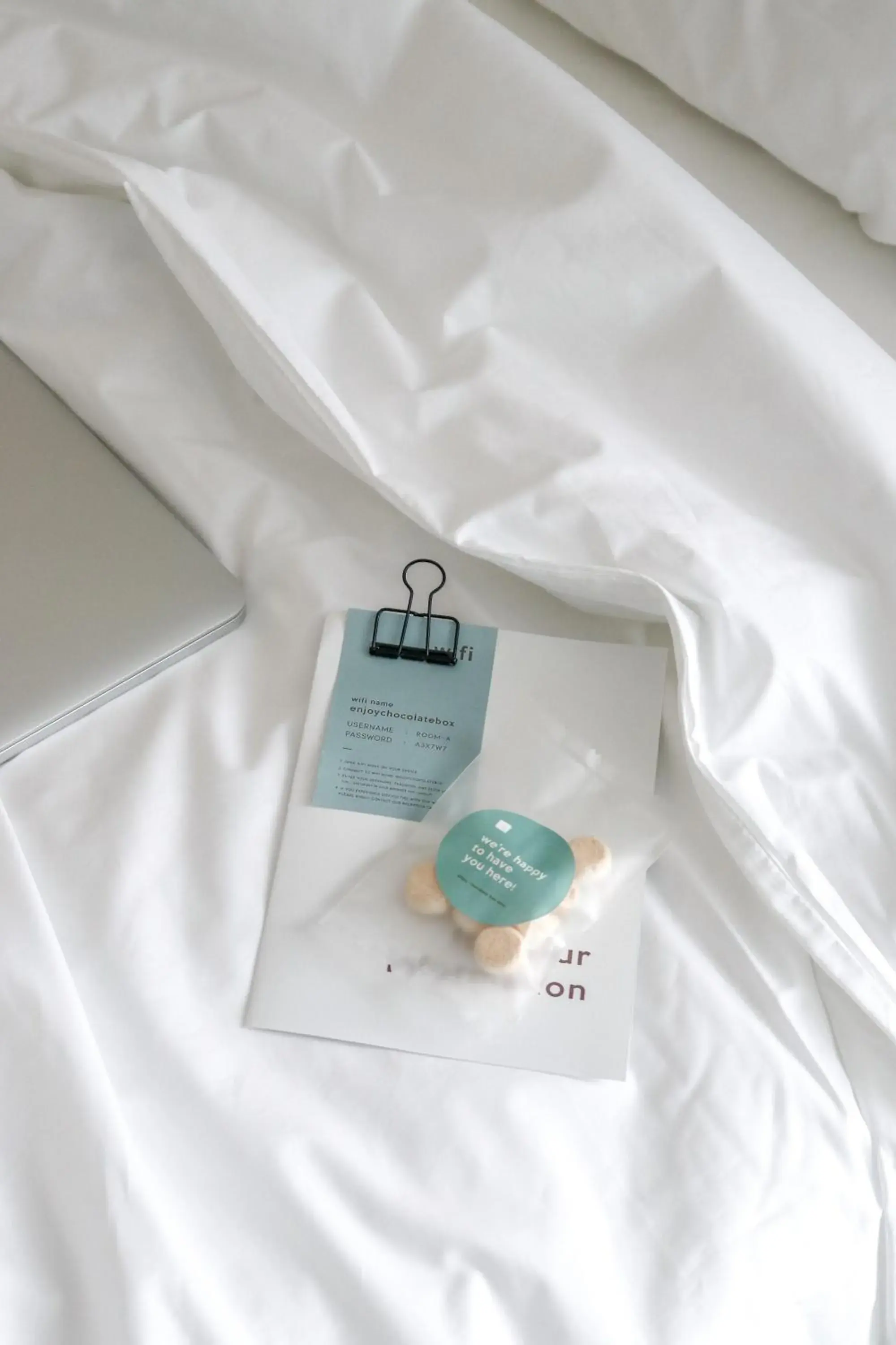 Logo/Certificate/Sign, Bed in Chocolate box mint - SHA Plus Logo/Certificate/Sign, Bed in Chocolate box mint - SHA Plus