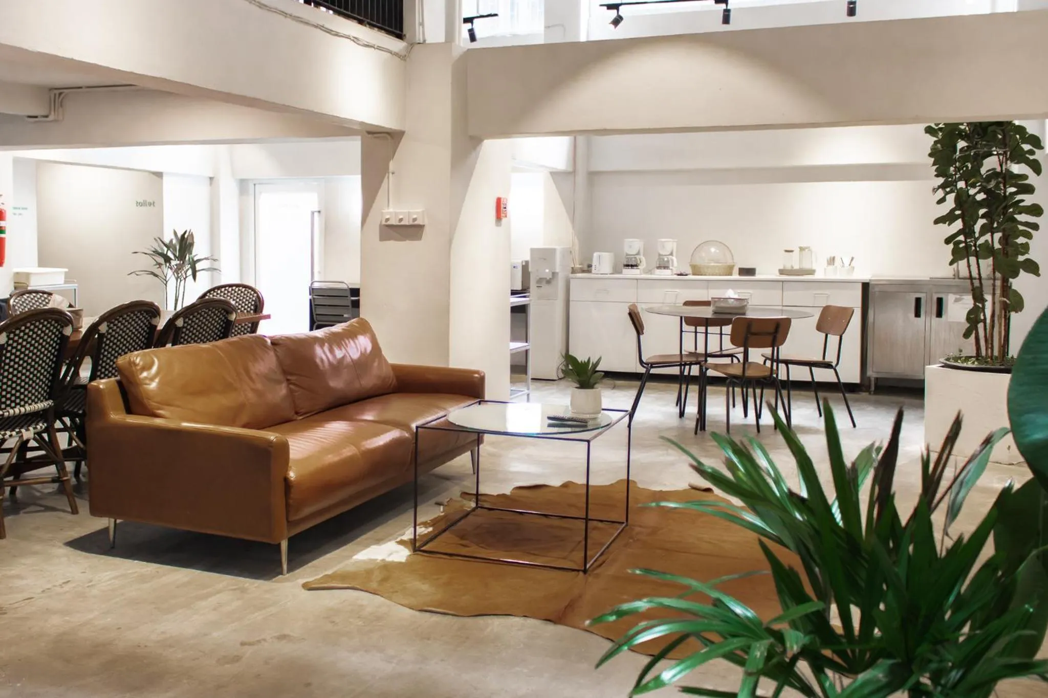 Communal lounge/ TV room in Chocolate box mint