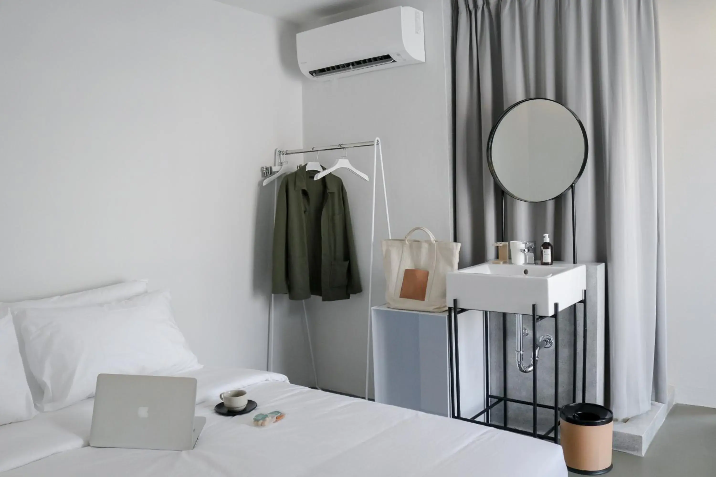 Bed in Chocolate box mint - SHA Plus Bed in Chocolate box mint - SHA Plus