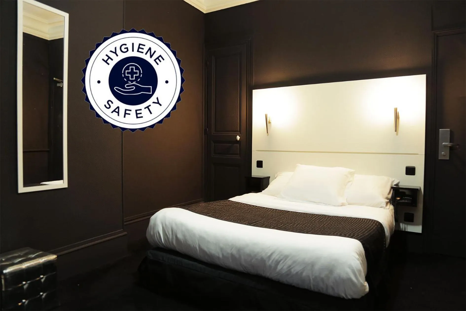 Bed in Hôtel de l'Exposition - République