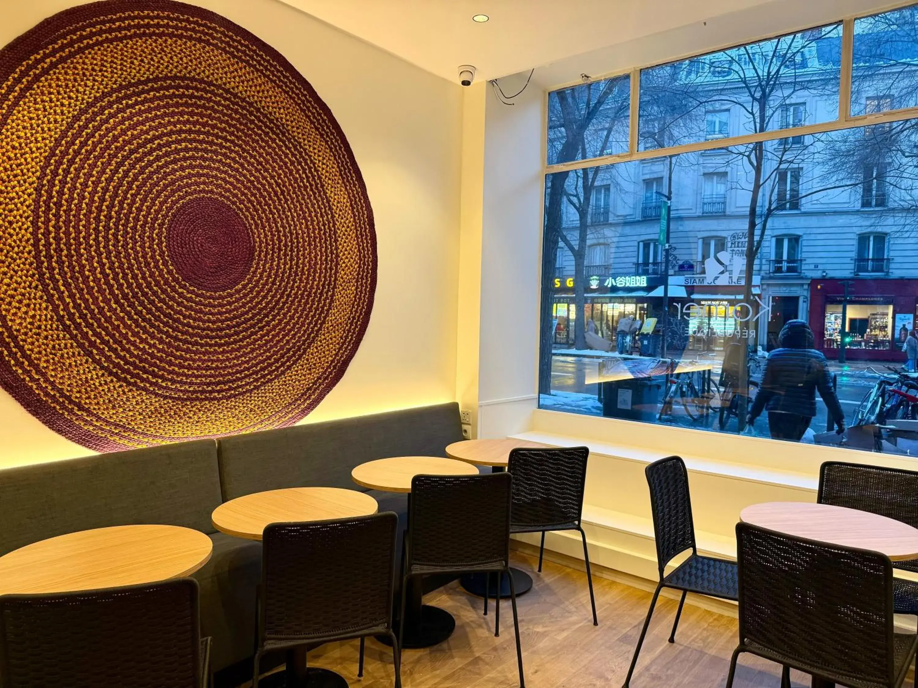 Seating area in Korner République Seating area in Korner République