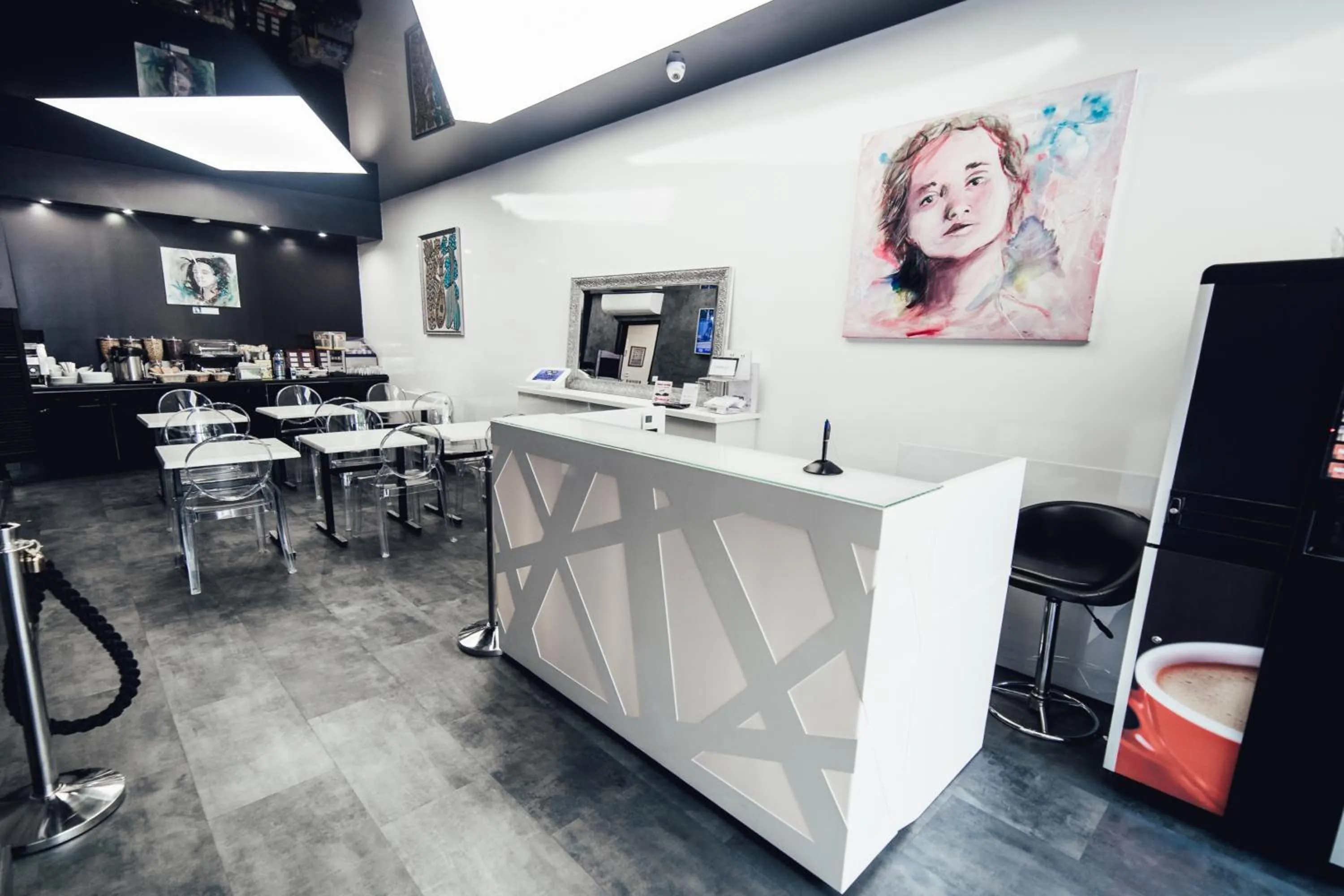 Lounge or bar in Hôtel de l'Exposition - République