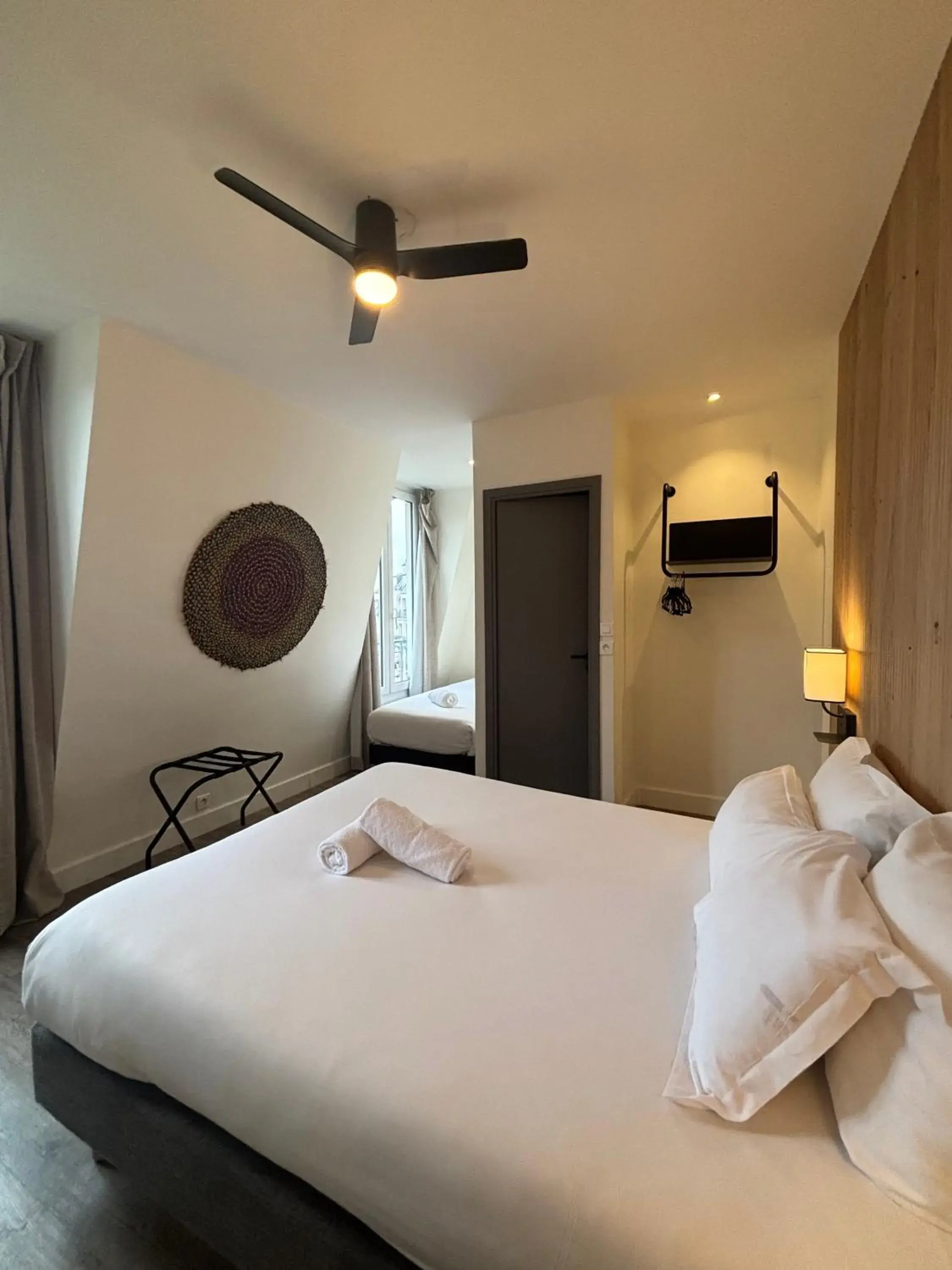 Photo of the whole room, Bed in Korner République Photo of the whole room, Bed in Korner République