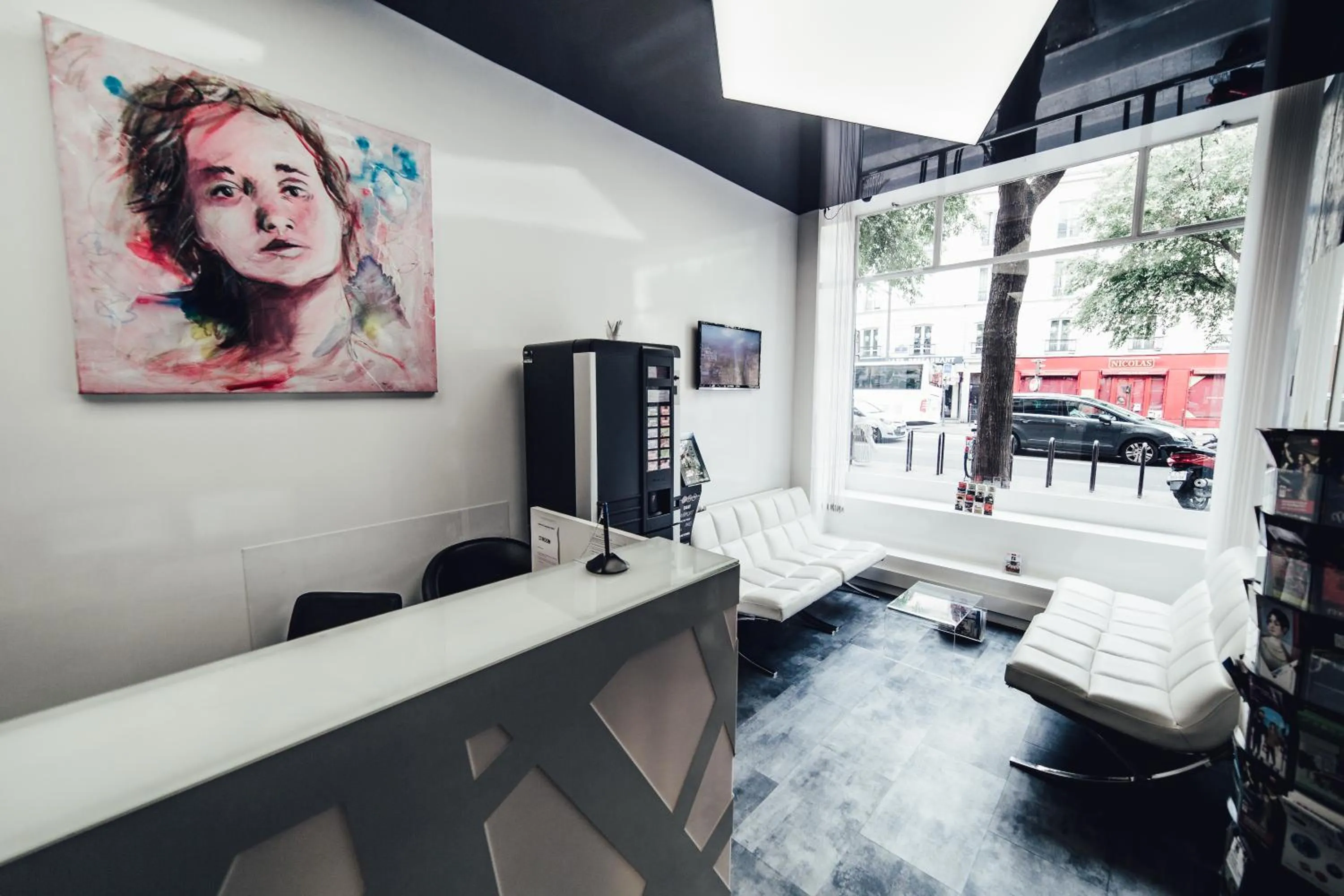 Lounge or bar in Hôtel de l'Exposition - République