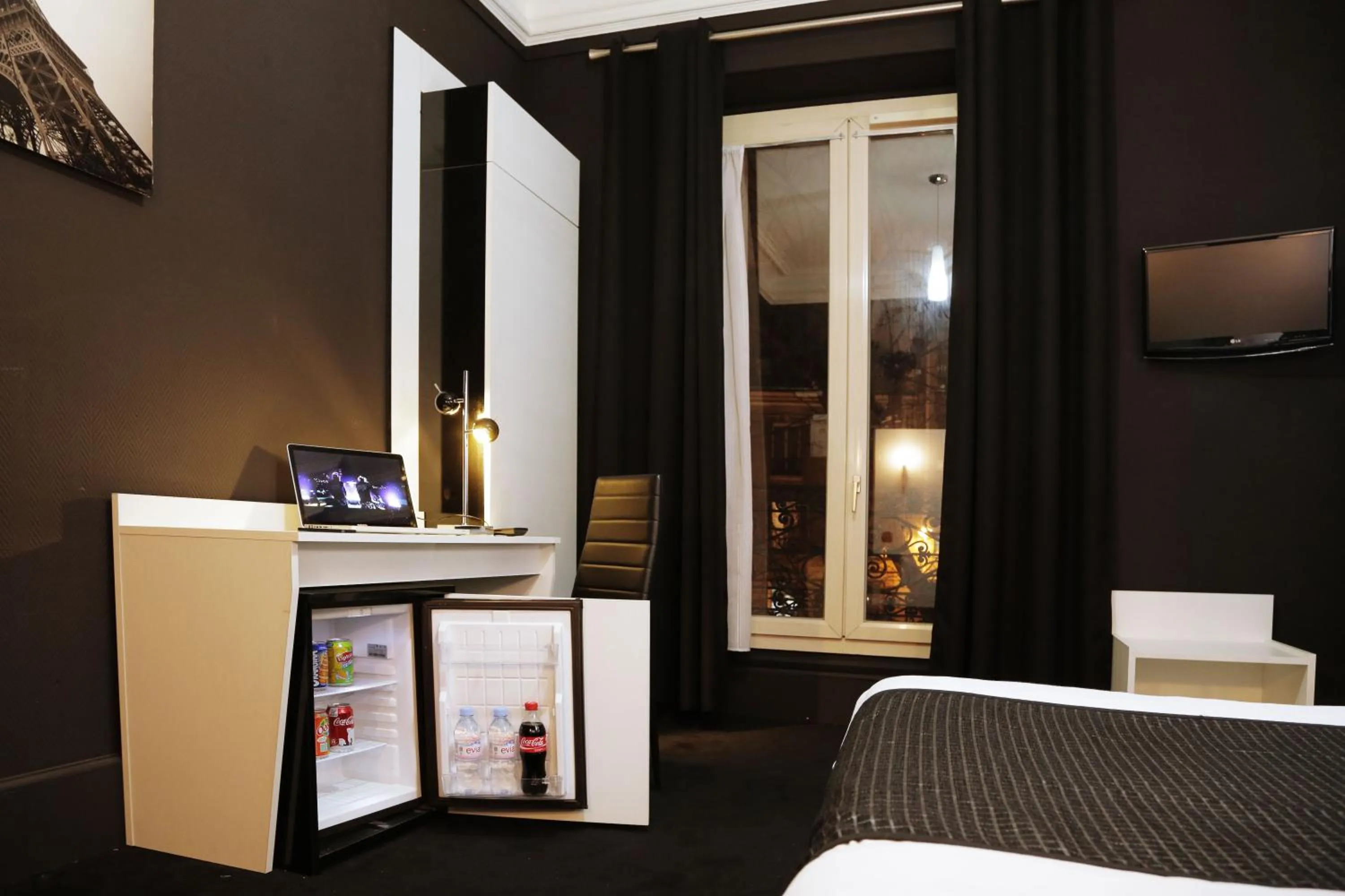 Decorative detail in Hôtel de l'Exposition - République